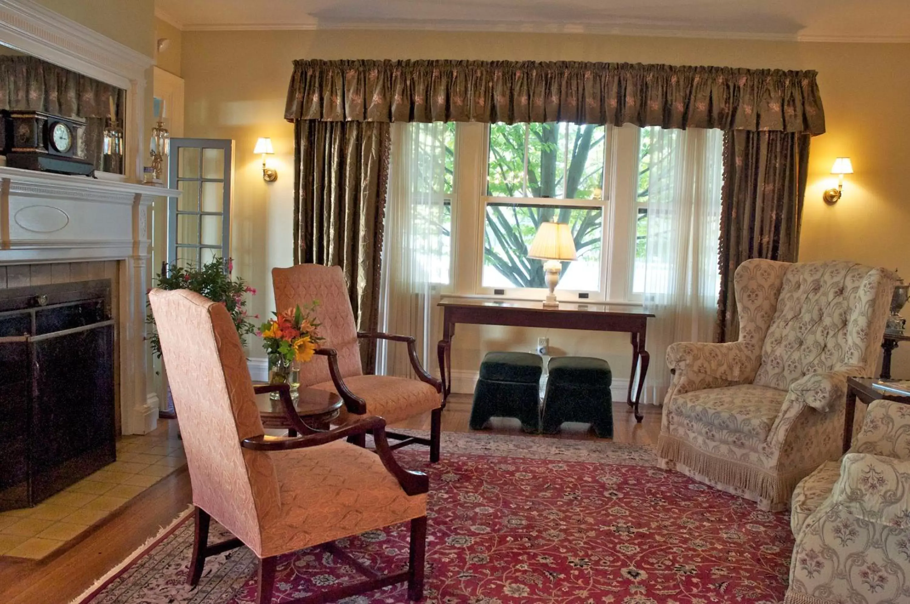 Decorative detail, Seating Area in Hilltop Inn