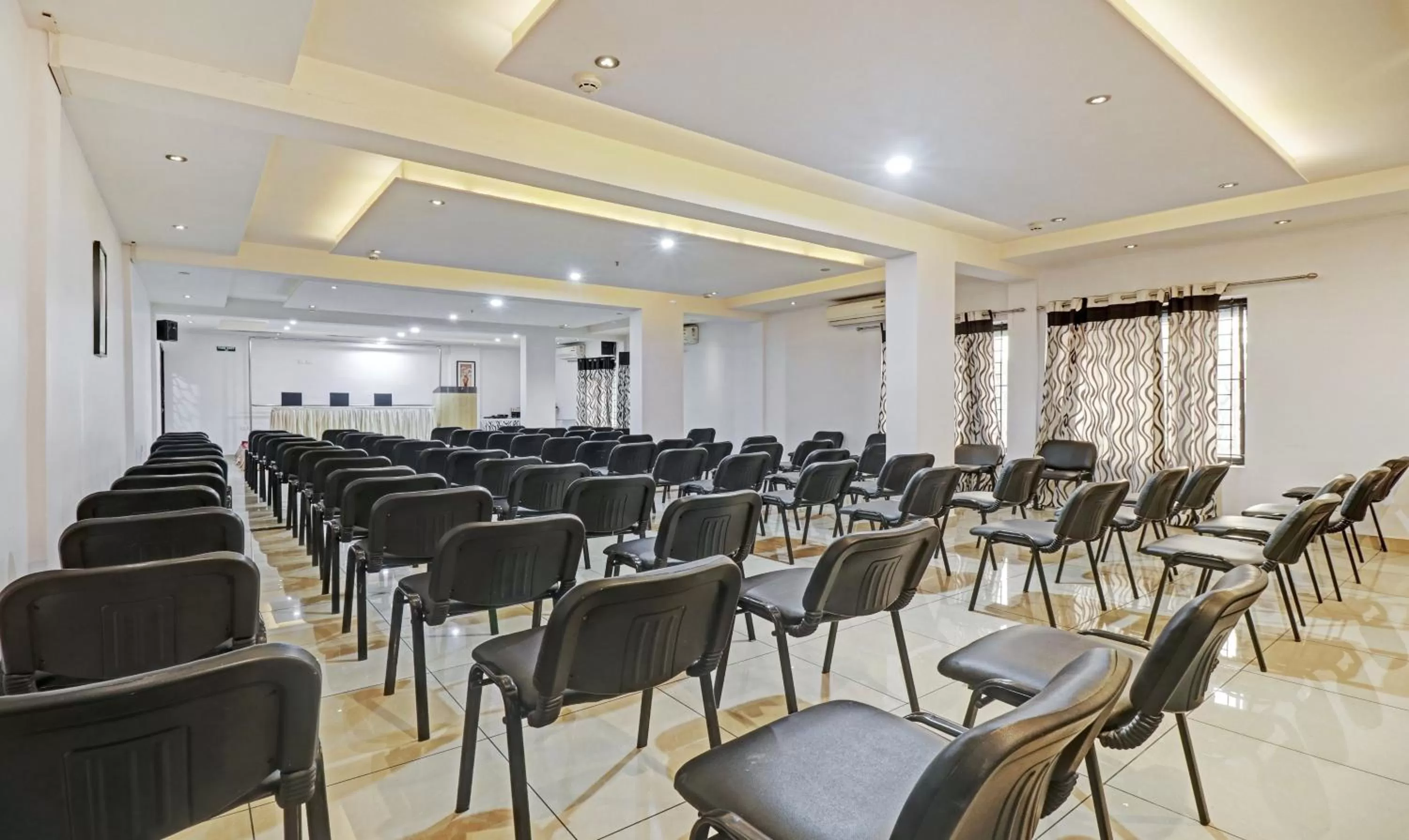 Meeting/conference room in Treebo Symphony Hotels And Resorts Angamally