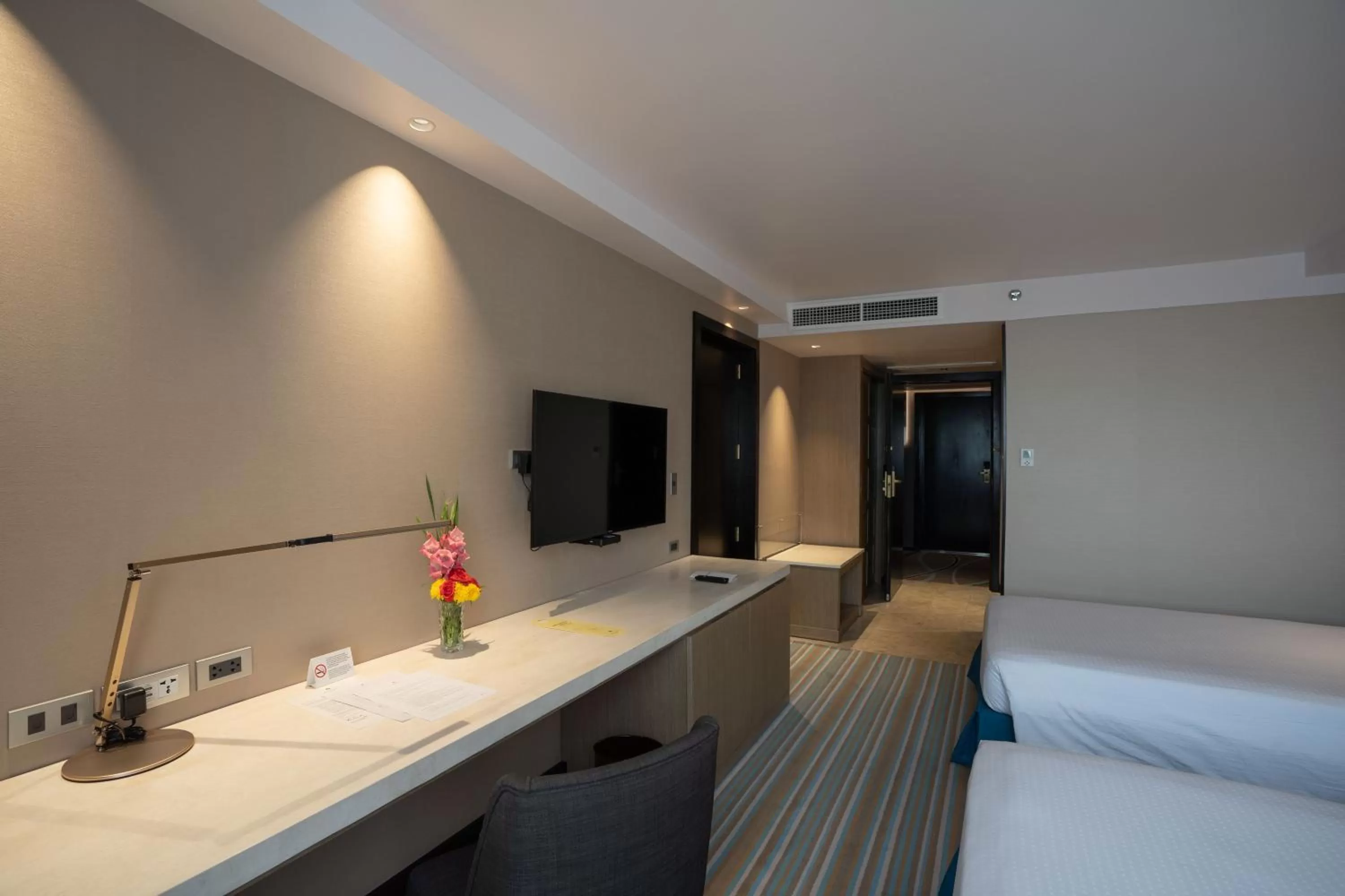 TV and multimedia, Bed in Marco Polo Plaza Cebu