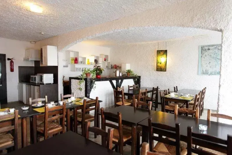 Restaurant/Places to Eat in Motel le Colibri