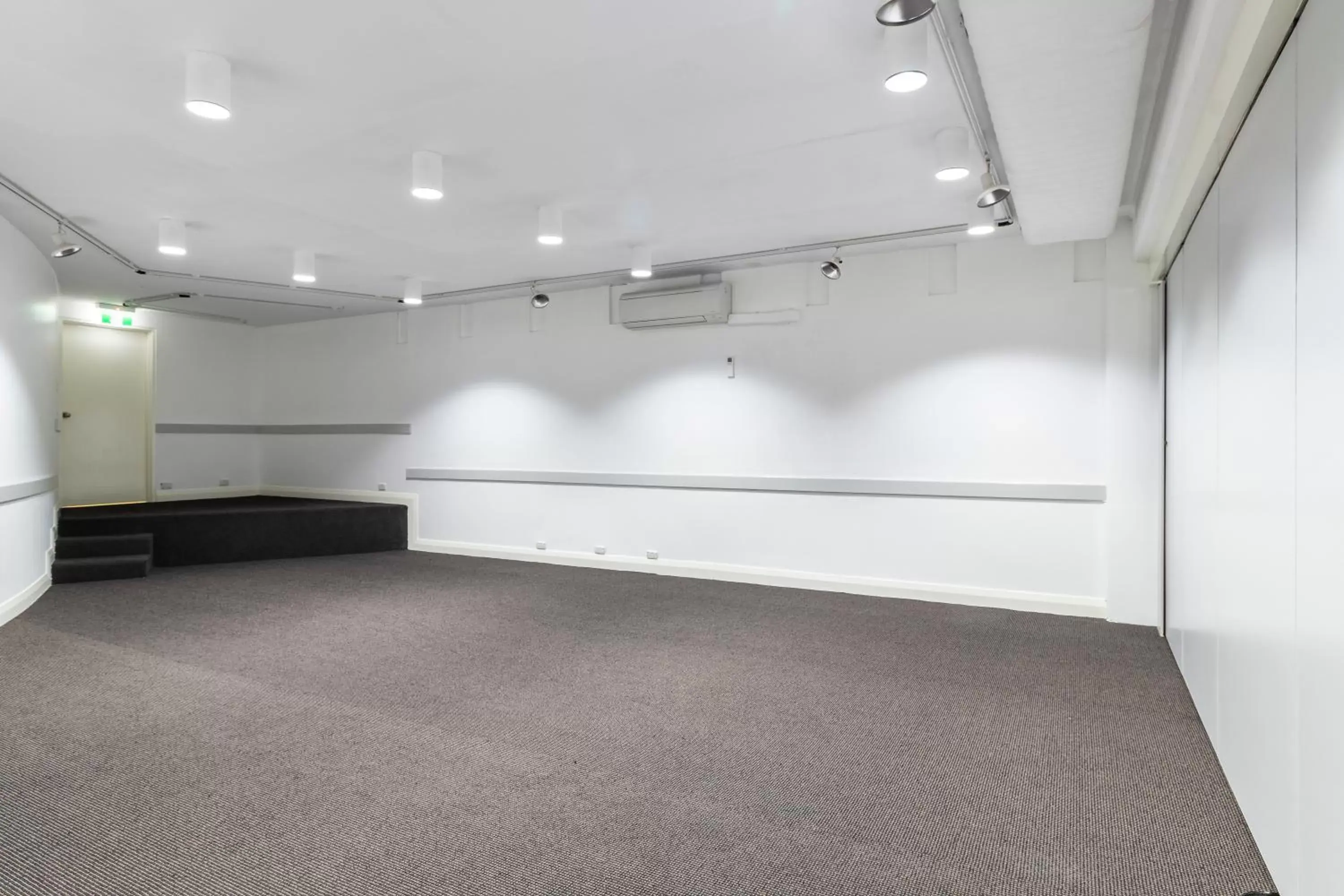 Meeting/conference room in Mantra Bathurst