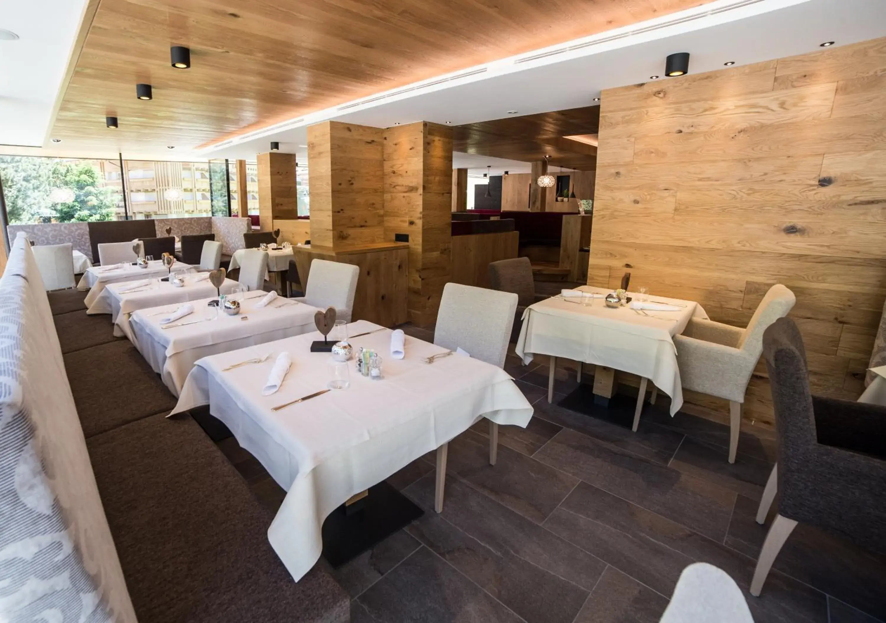 Restaurant/Places to Eat in Hotel Freina