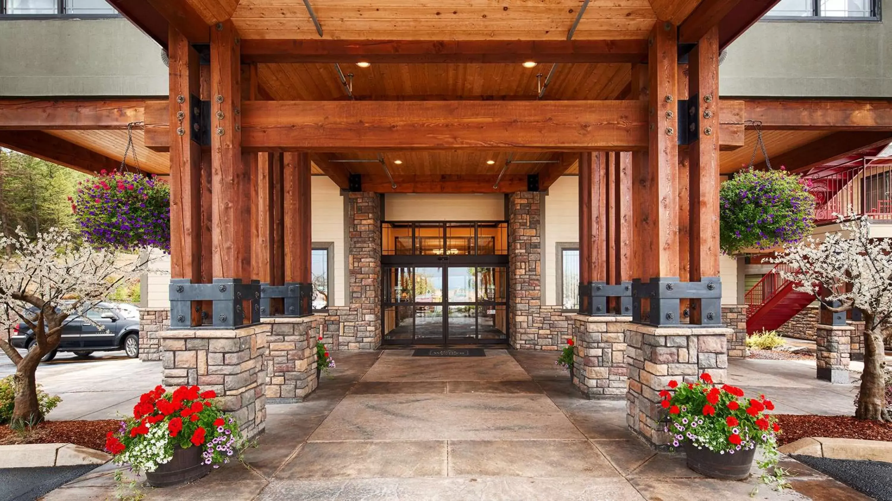 Property building in Best Western Plus Flathead Lake Inn and Suites