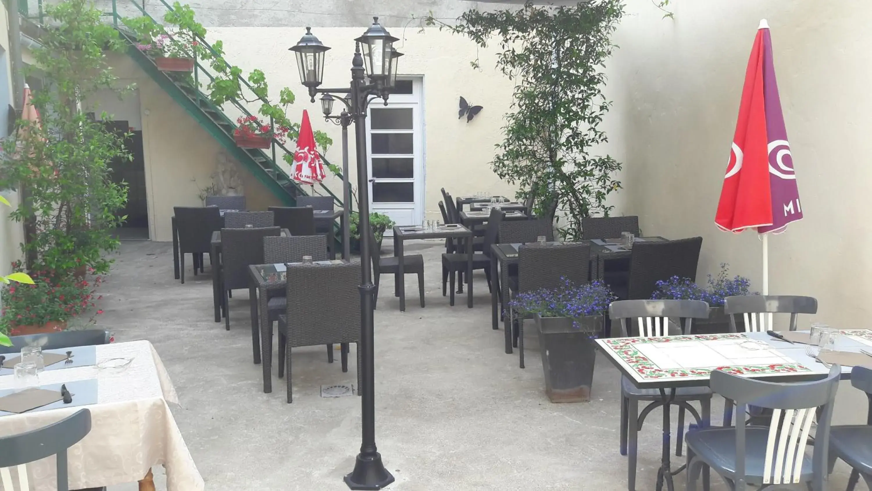 Patio, Restaurant/Places to Eat in Hôtel Le Boulevard