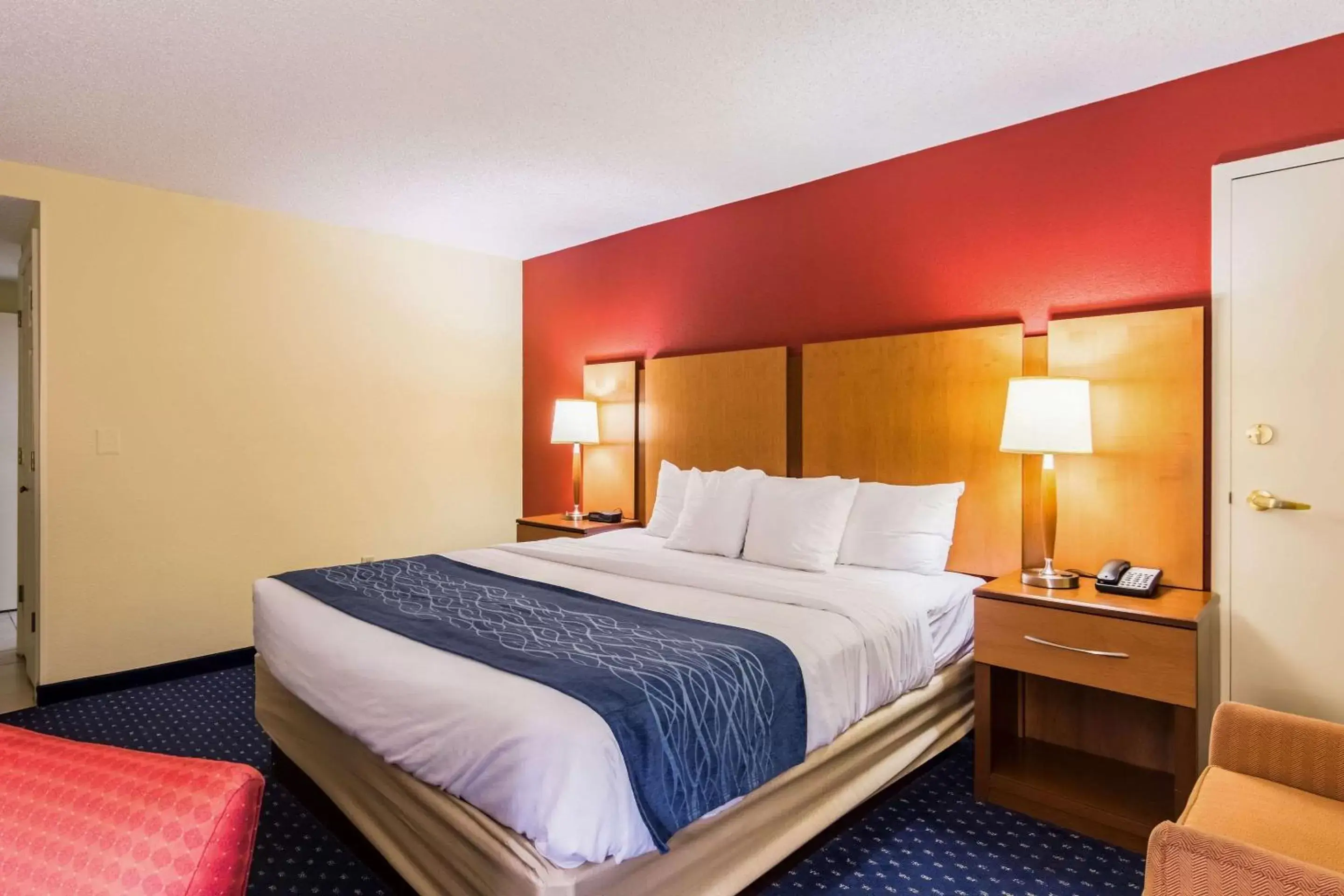 Bed in Comfort Inn Washington DC Joint Andrews AFB