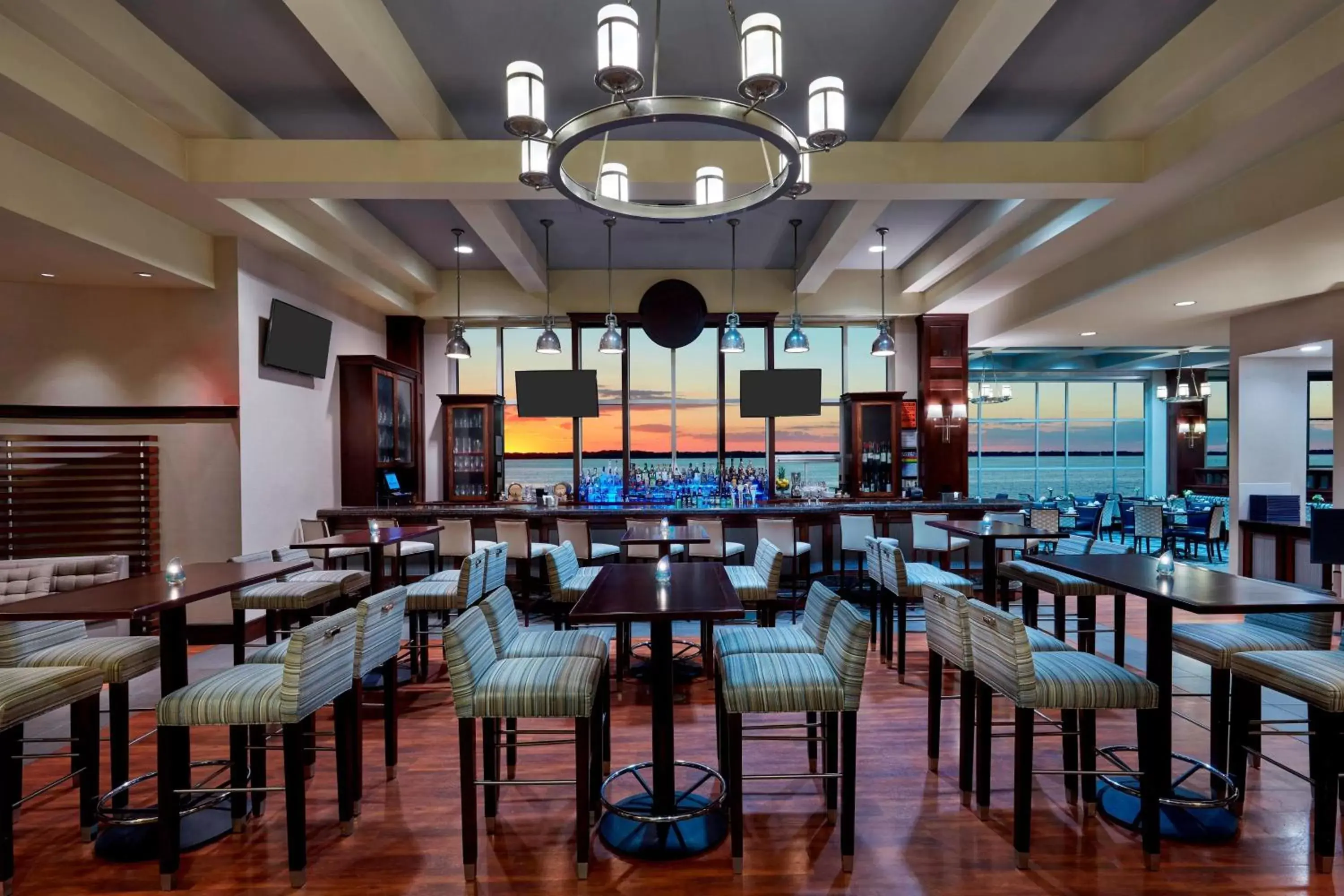 Restaurant/Places to Eat in Sheraton Erie Bayfront Hotel