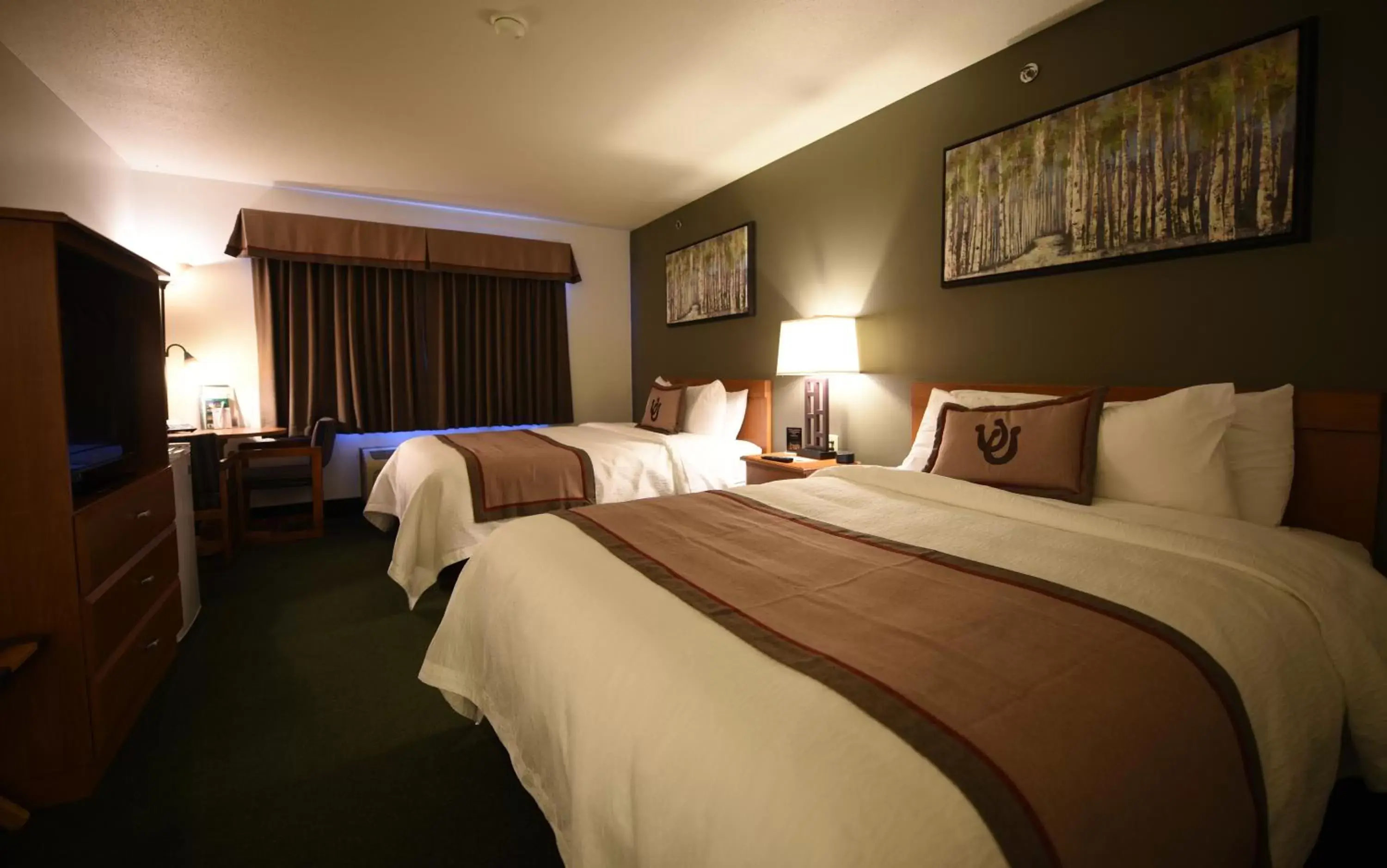 Photo of the whole room, Bed in Draft Horse Inn and Suites Photo of the whole room, Bed in Draft Horse Inn and Suites