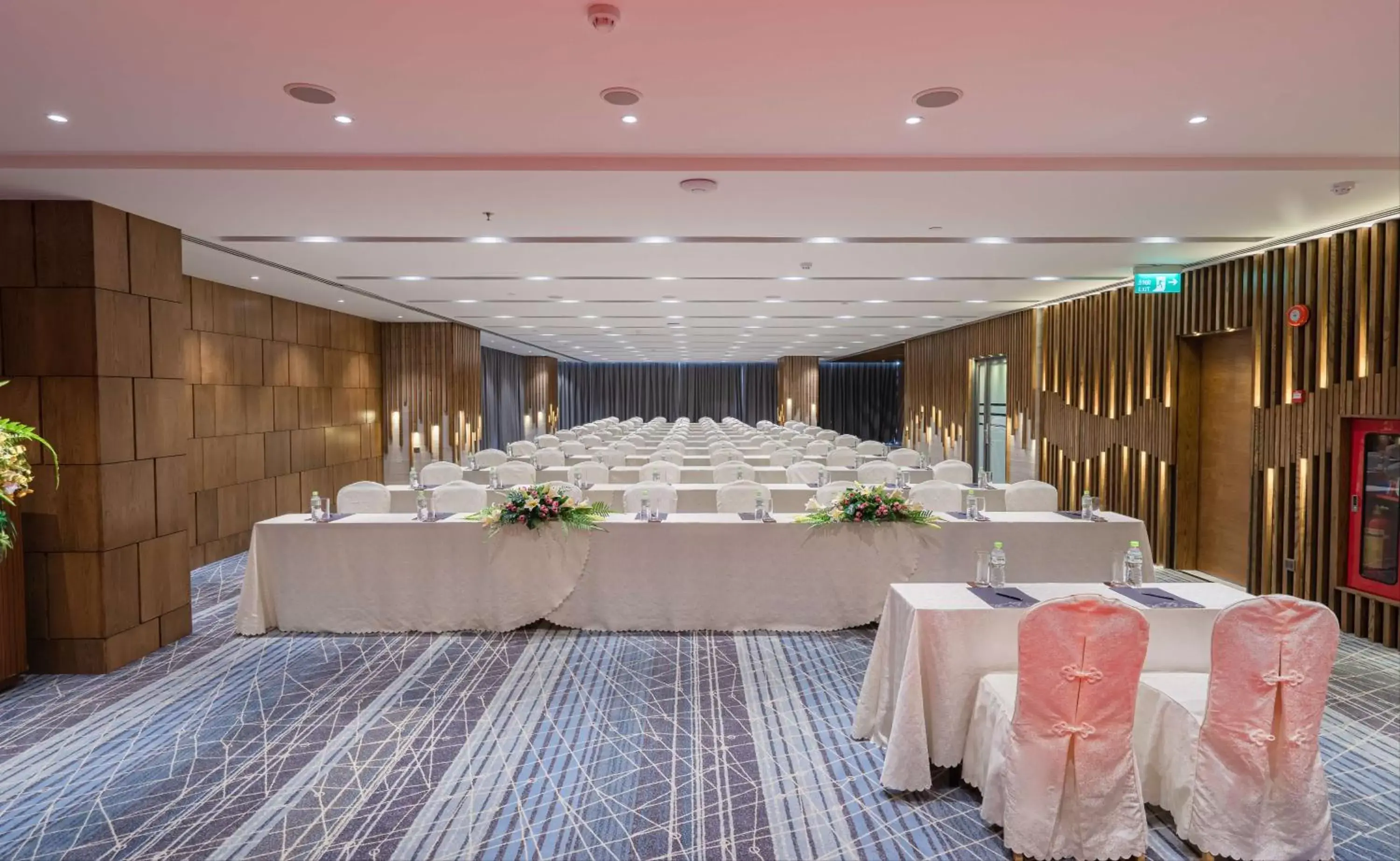 Meeting/conference room, Banquet Facilities in Queen Ann Nha Trang Hotel