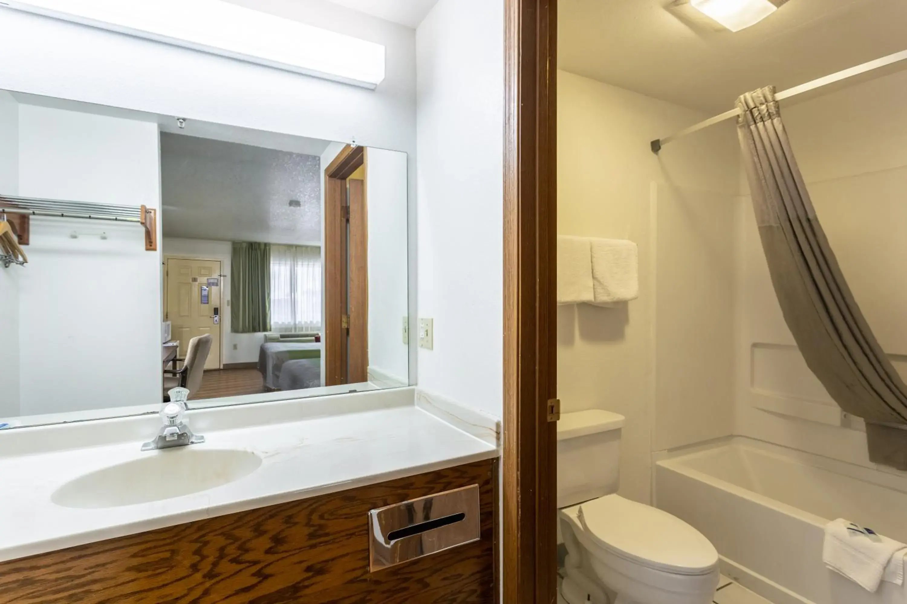 Bathroom in Rodeway Inn