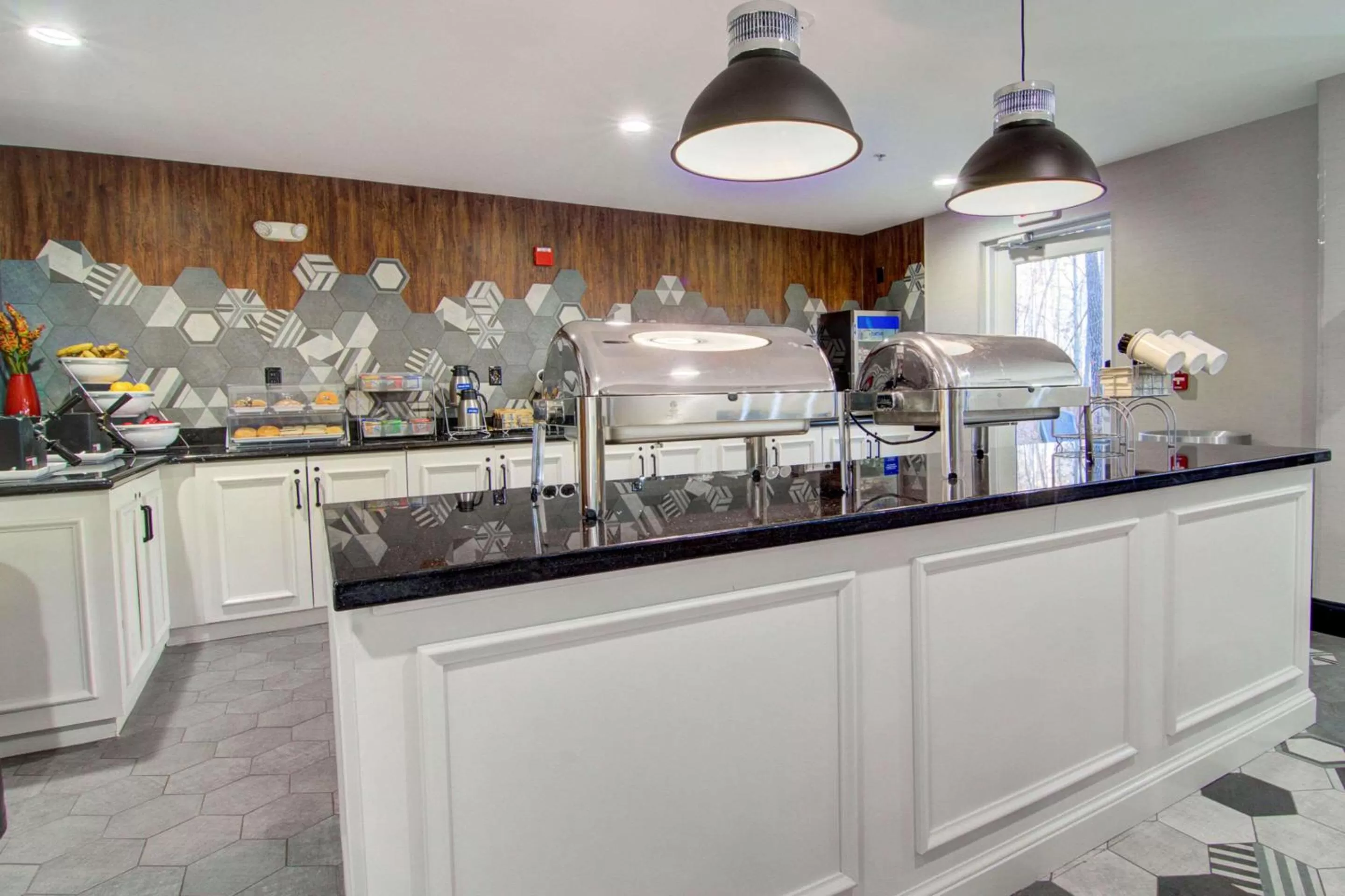 Restaurant/places to eat in Comfort Suites Newport News Airport