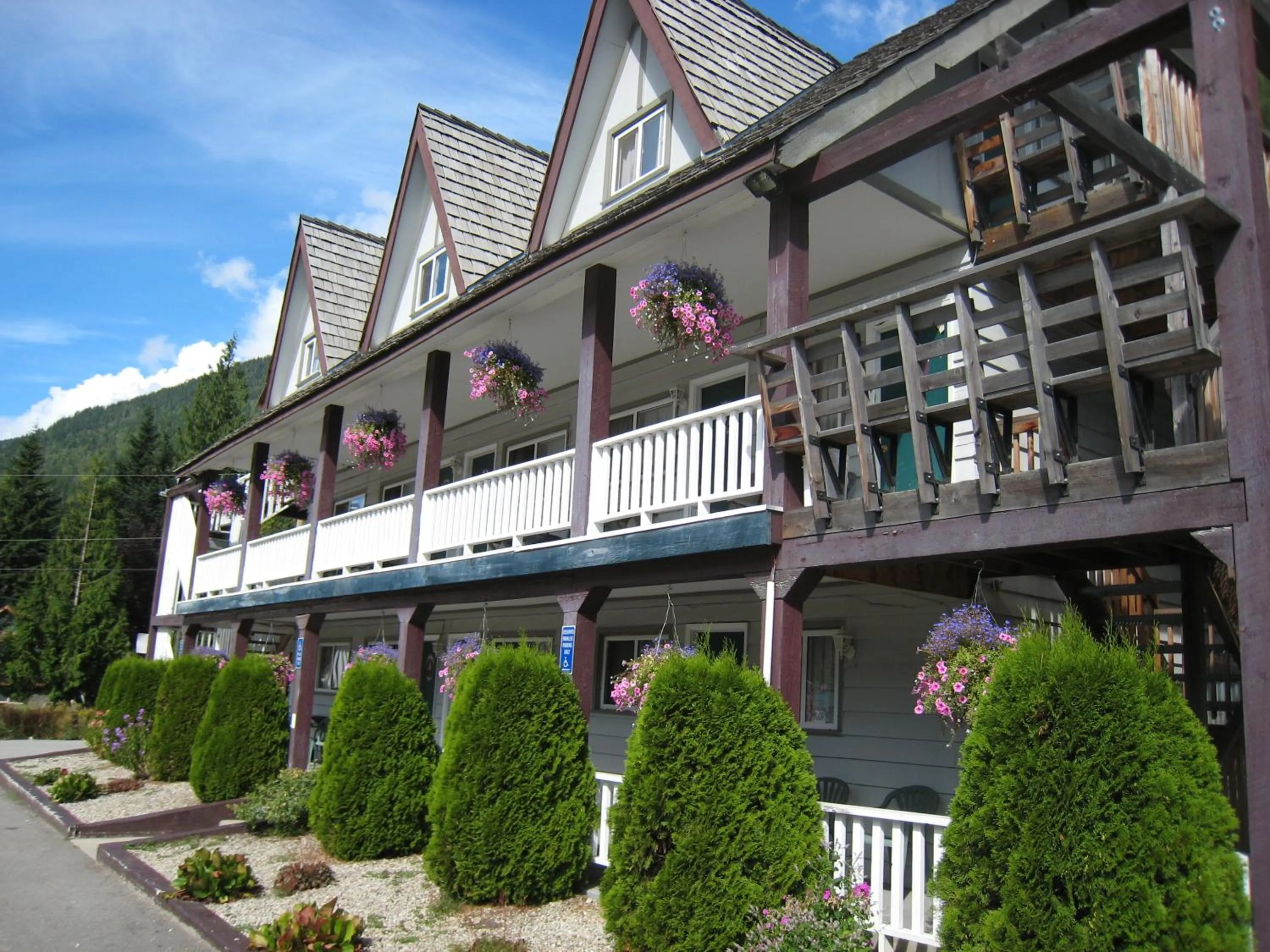 Facade/entrance in Peaks Lodge
