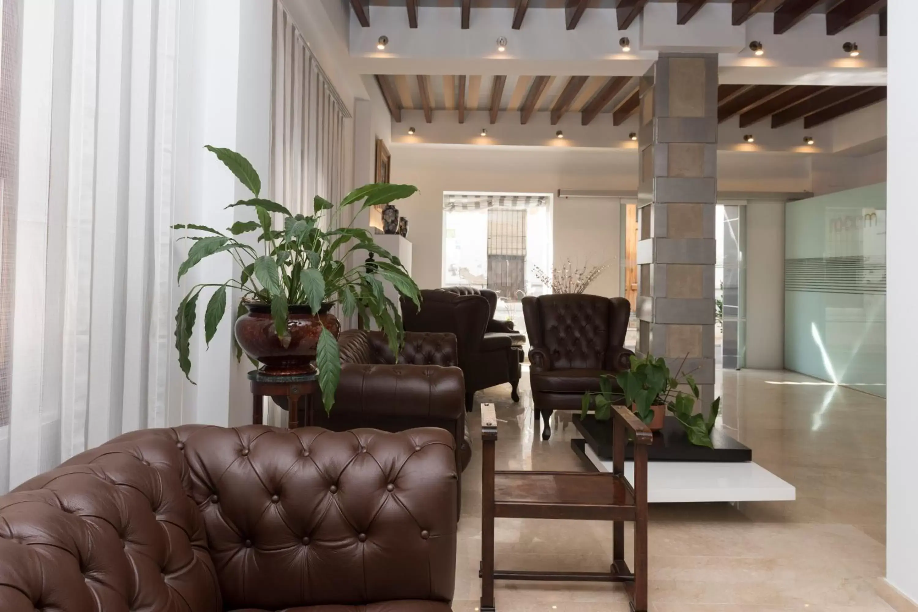 Living room, Lobby/Reception in Hotel Roca-Mar