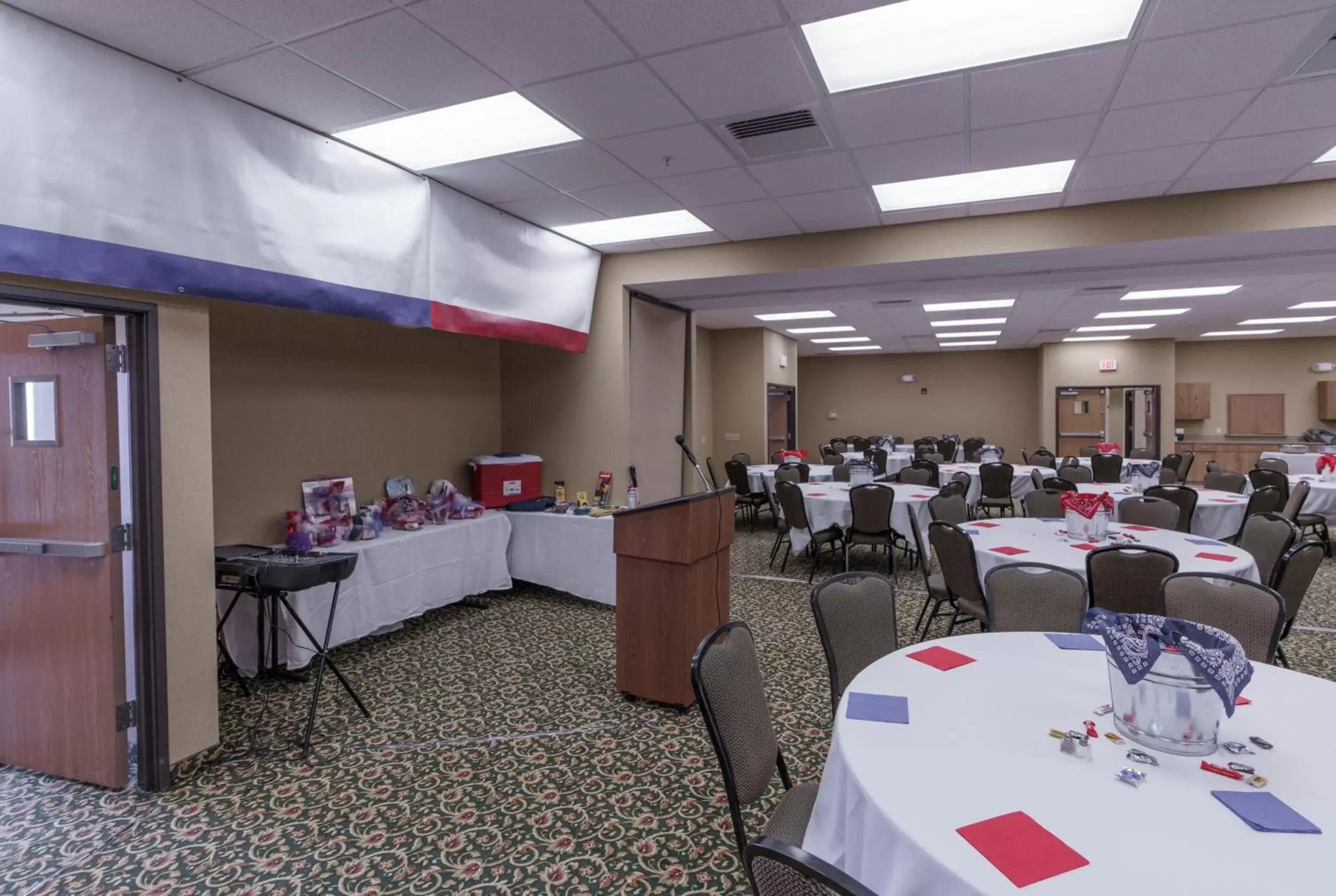 Banquet/Function facilities, Restaurant/Places to Eat in Supertel Inn & Conference Center