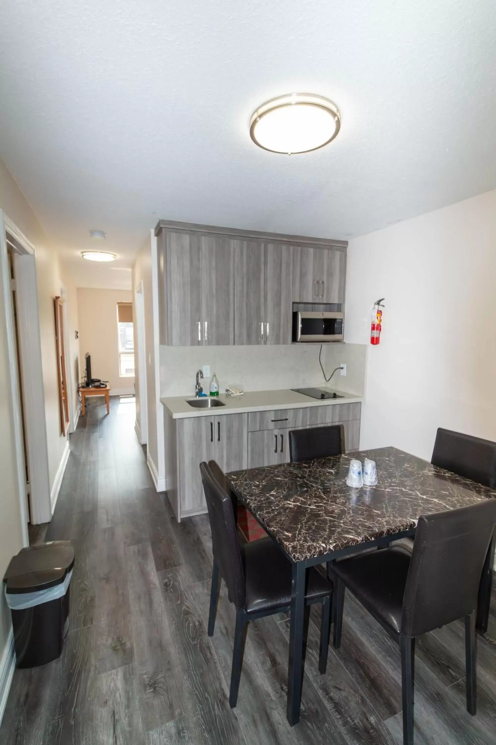 Kitchen/Kitchenette in Borden Inn and Suites