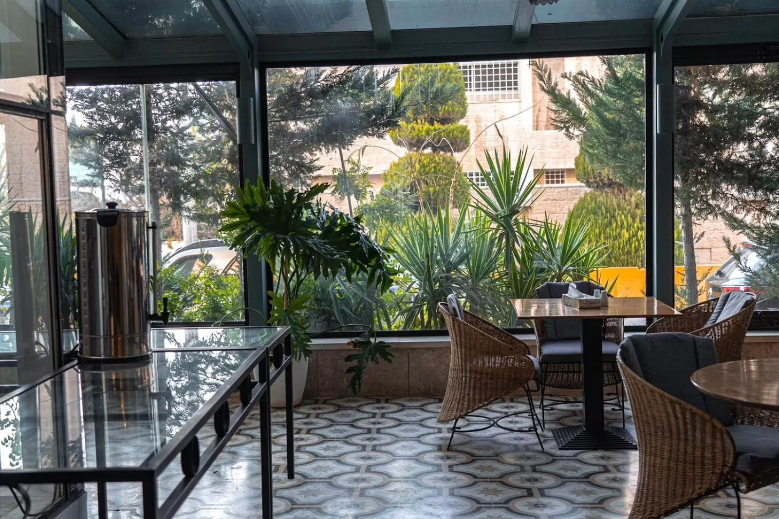 Seating area in Guest House Hotel Amman by FHM