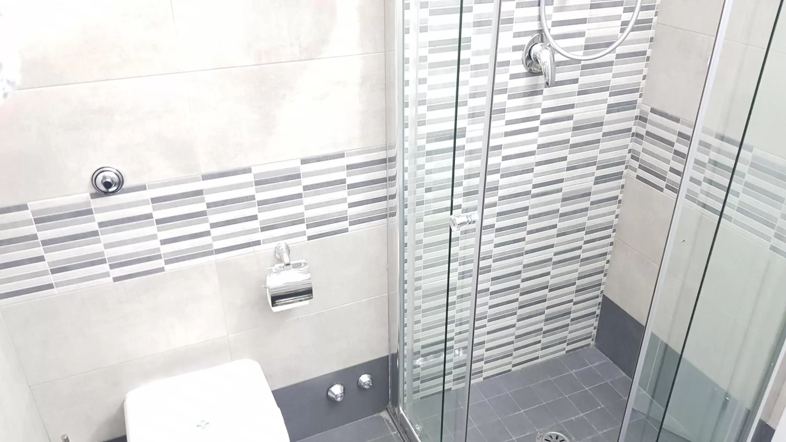 Shower, Bathroom in B&B Nazionale