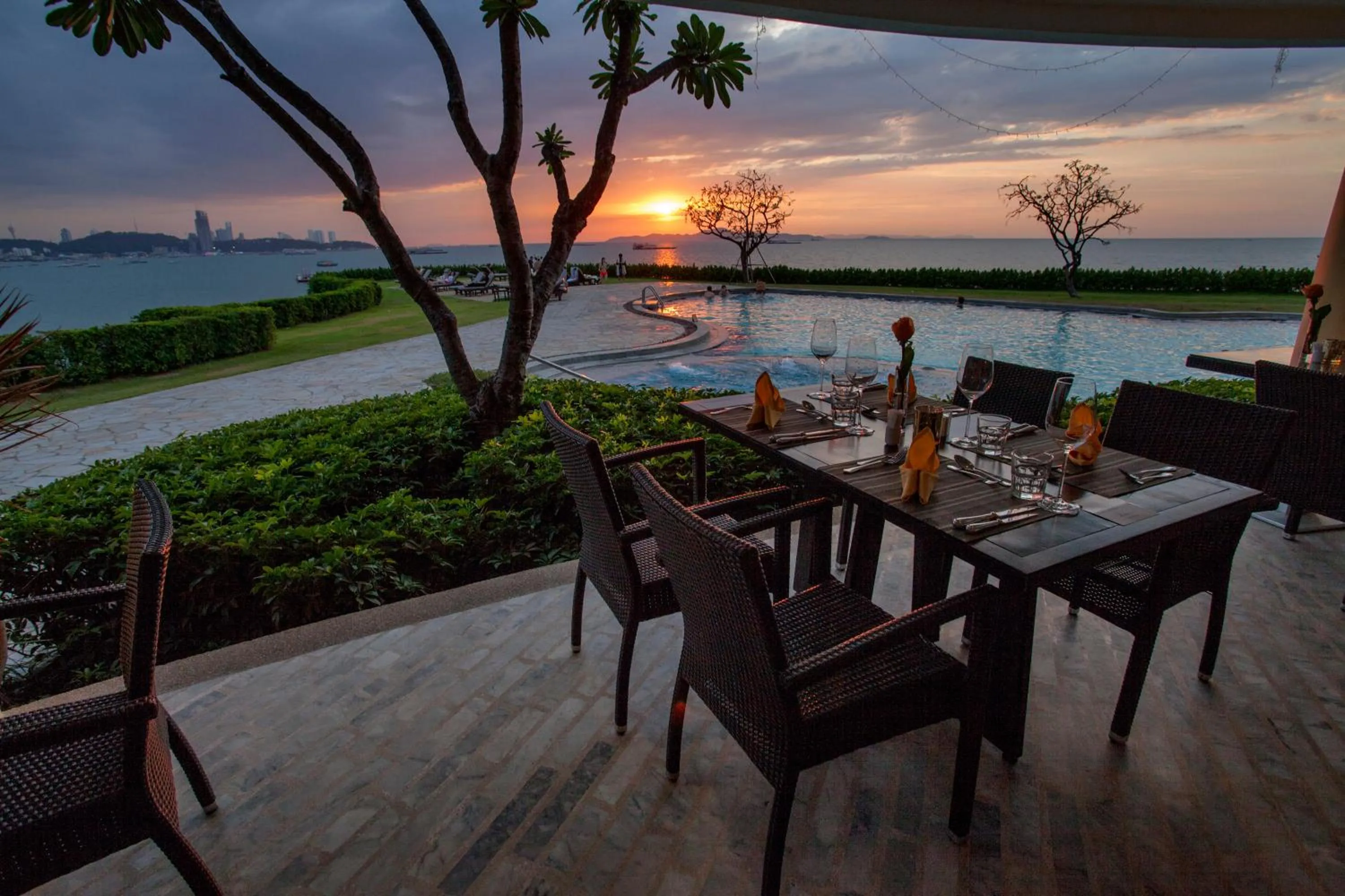 Facade/entrance in Dusit Thani Pattaya