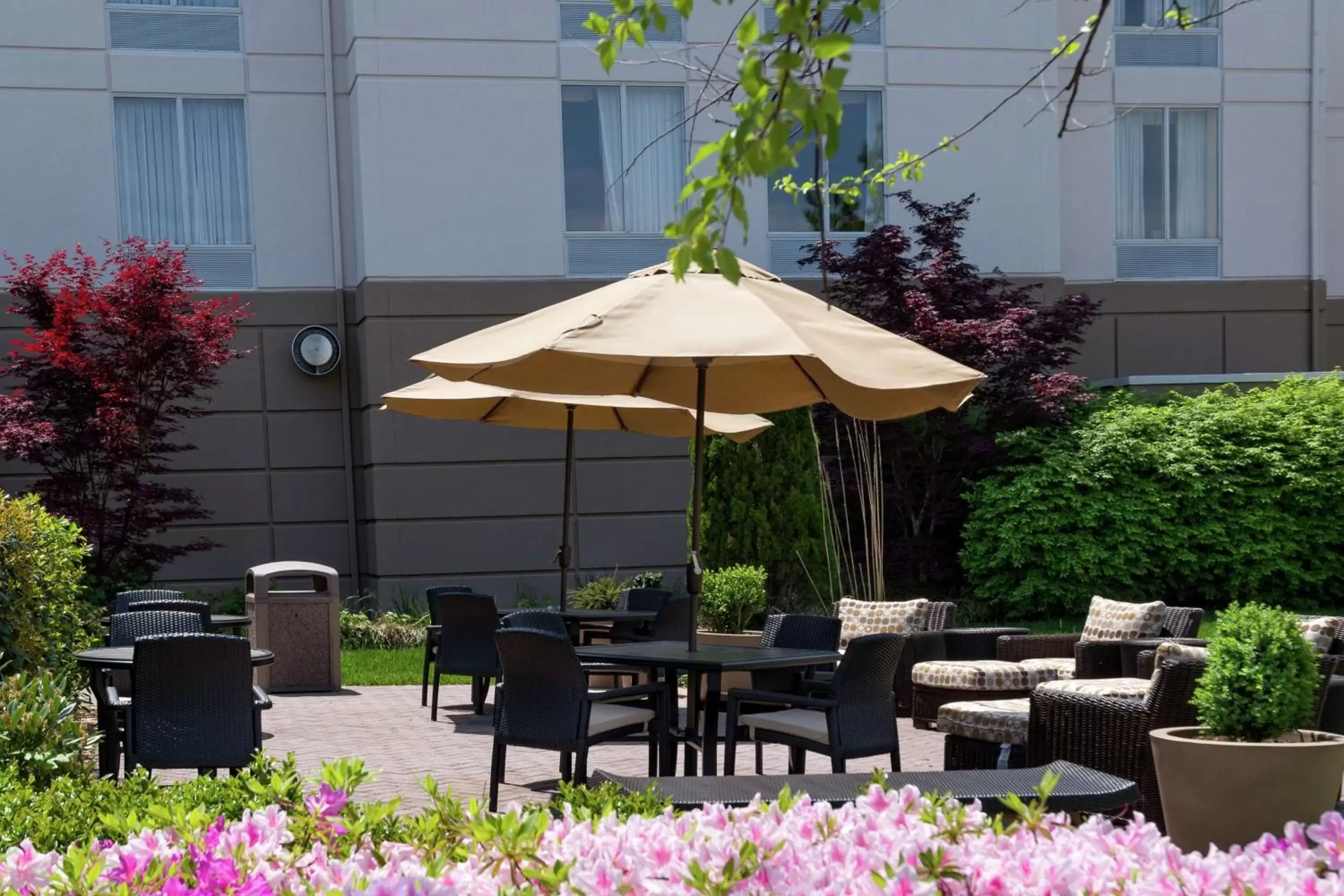 Patio in Hilton Garden Inn Newport News