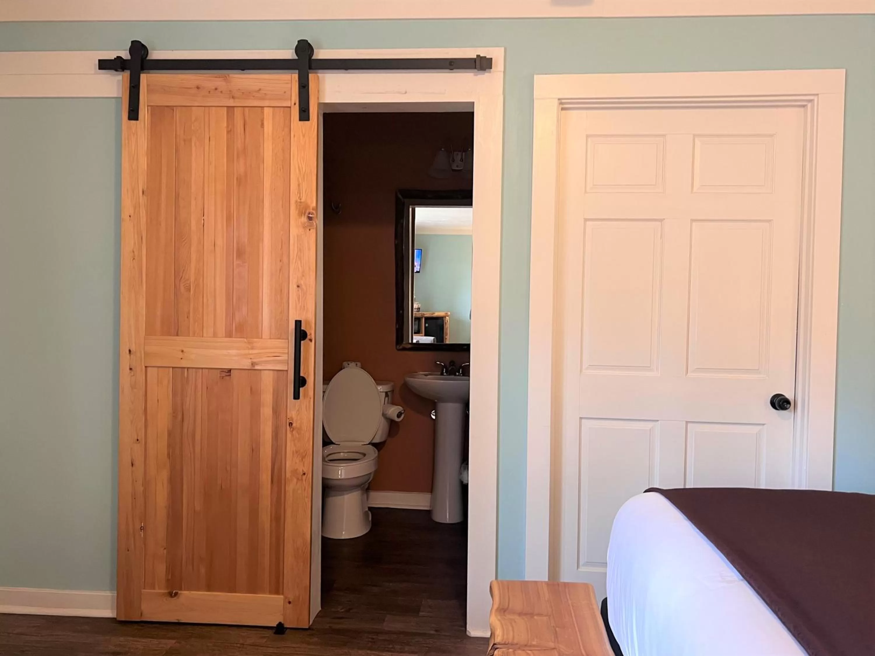 Bathroom, Bed in Mountain Top Inn and Resort