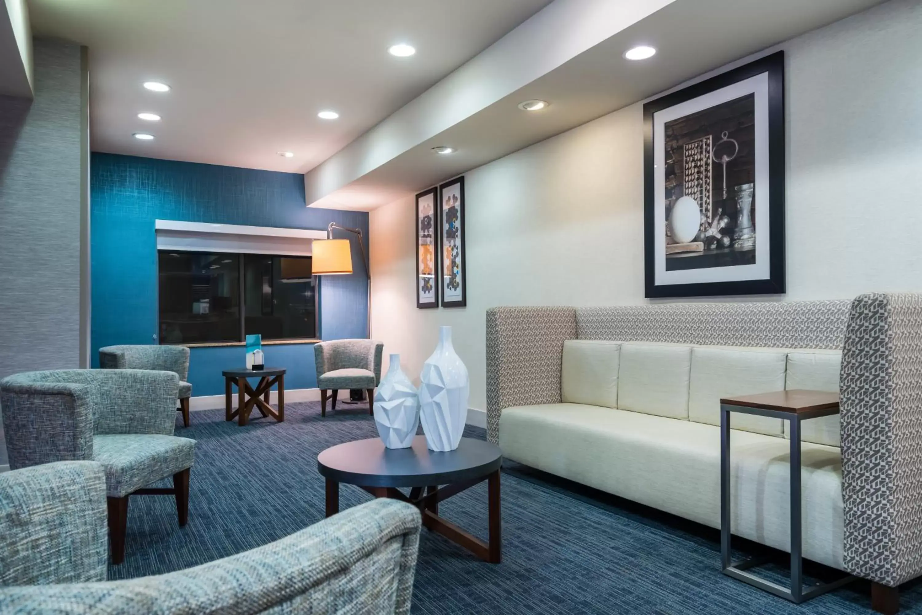 Lobby or reception, Seating Area in Holiday Inn Express & Suites Rocky Mount Smith Mountain Lake, an IHG Hotel