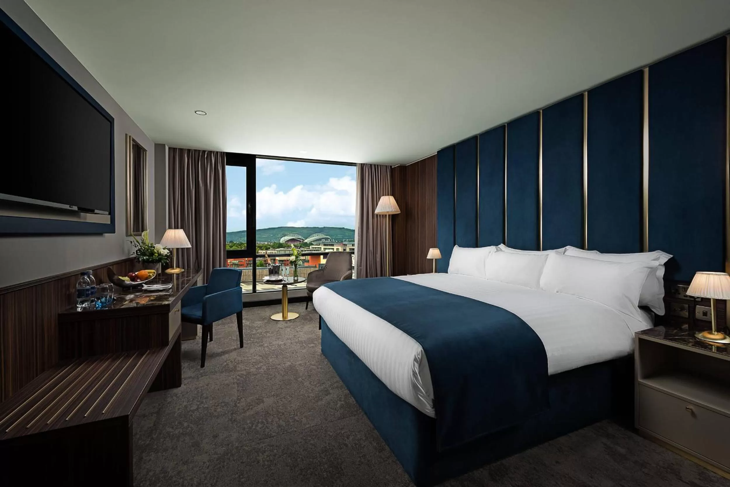 Photo of the whole room, Bed in The Savoy Hotel