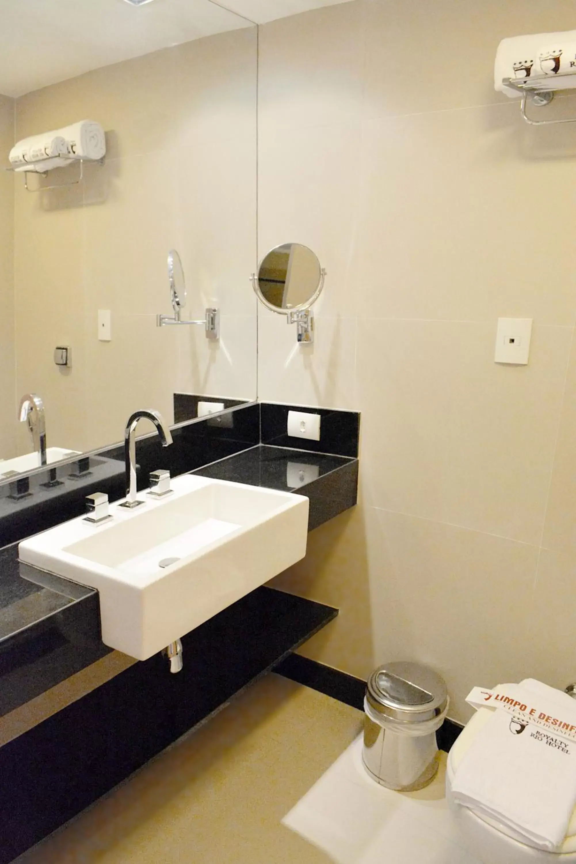 Bathroom in Royalty Rio Hotel