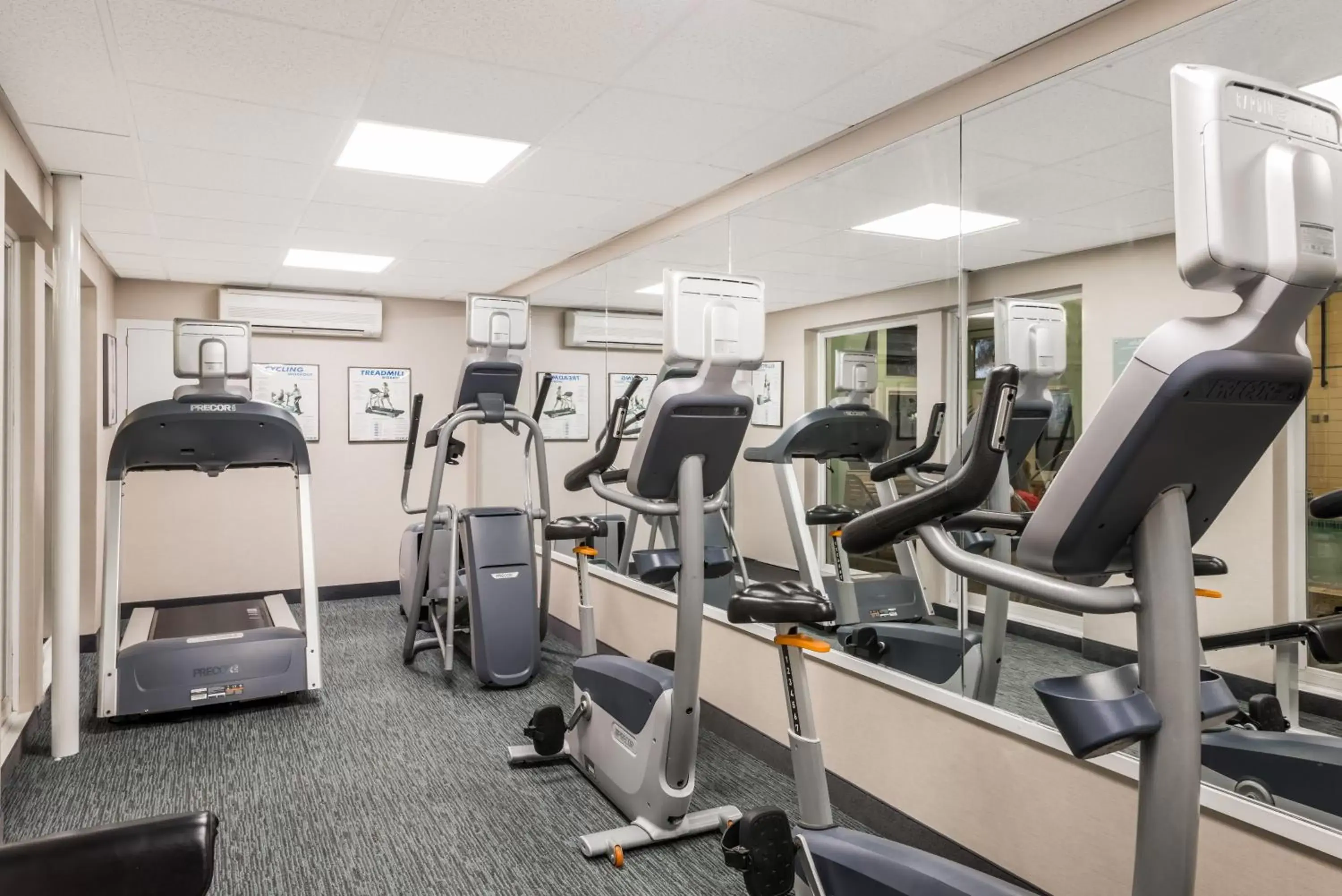 Fitness centre/facilities, Fitness Center/Facilities in Howard Johnson by Wyndham Middletown Newport Area