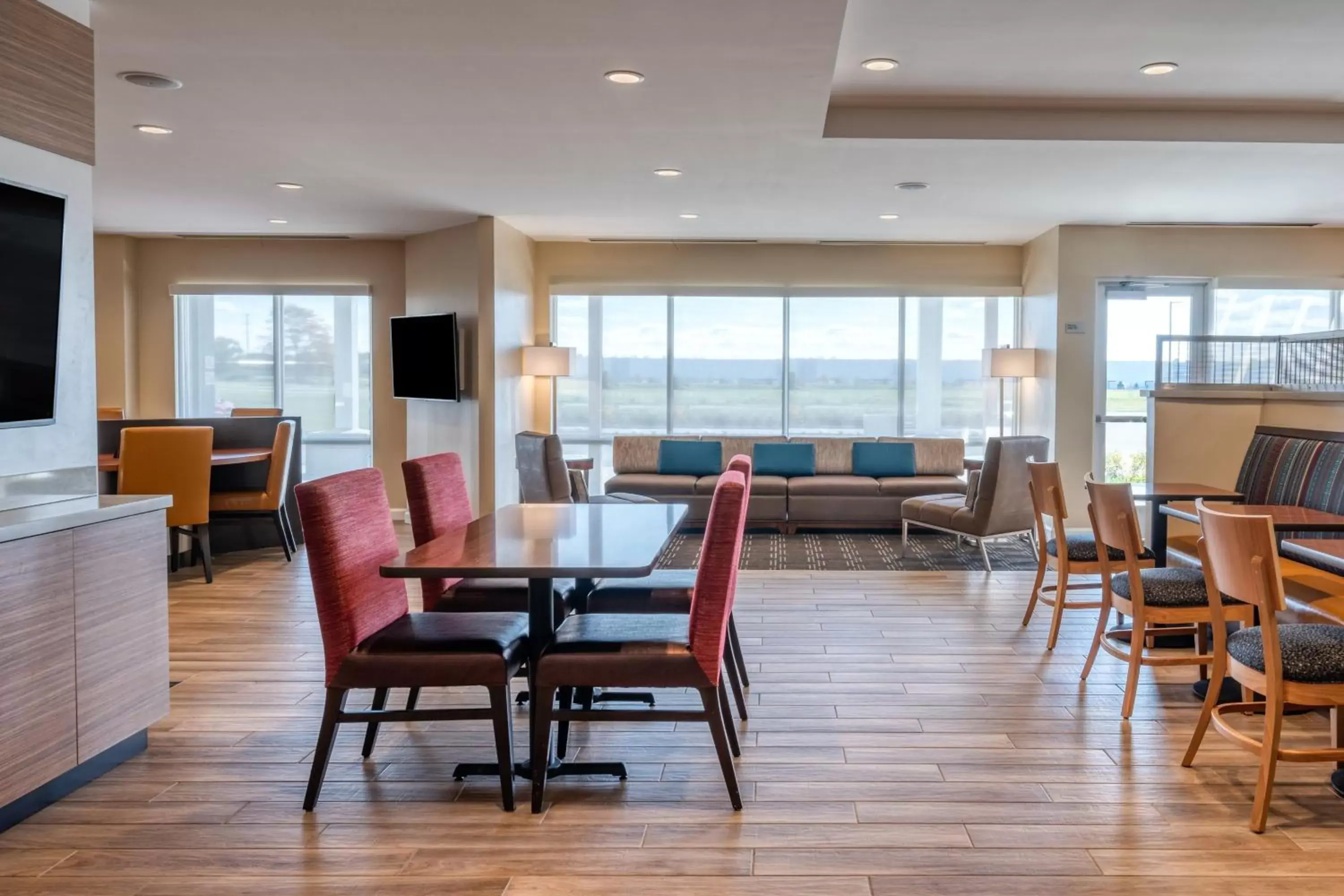 Lobby or reception in TownePlace Suites by Marriott Indianapolis Airport