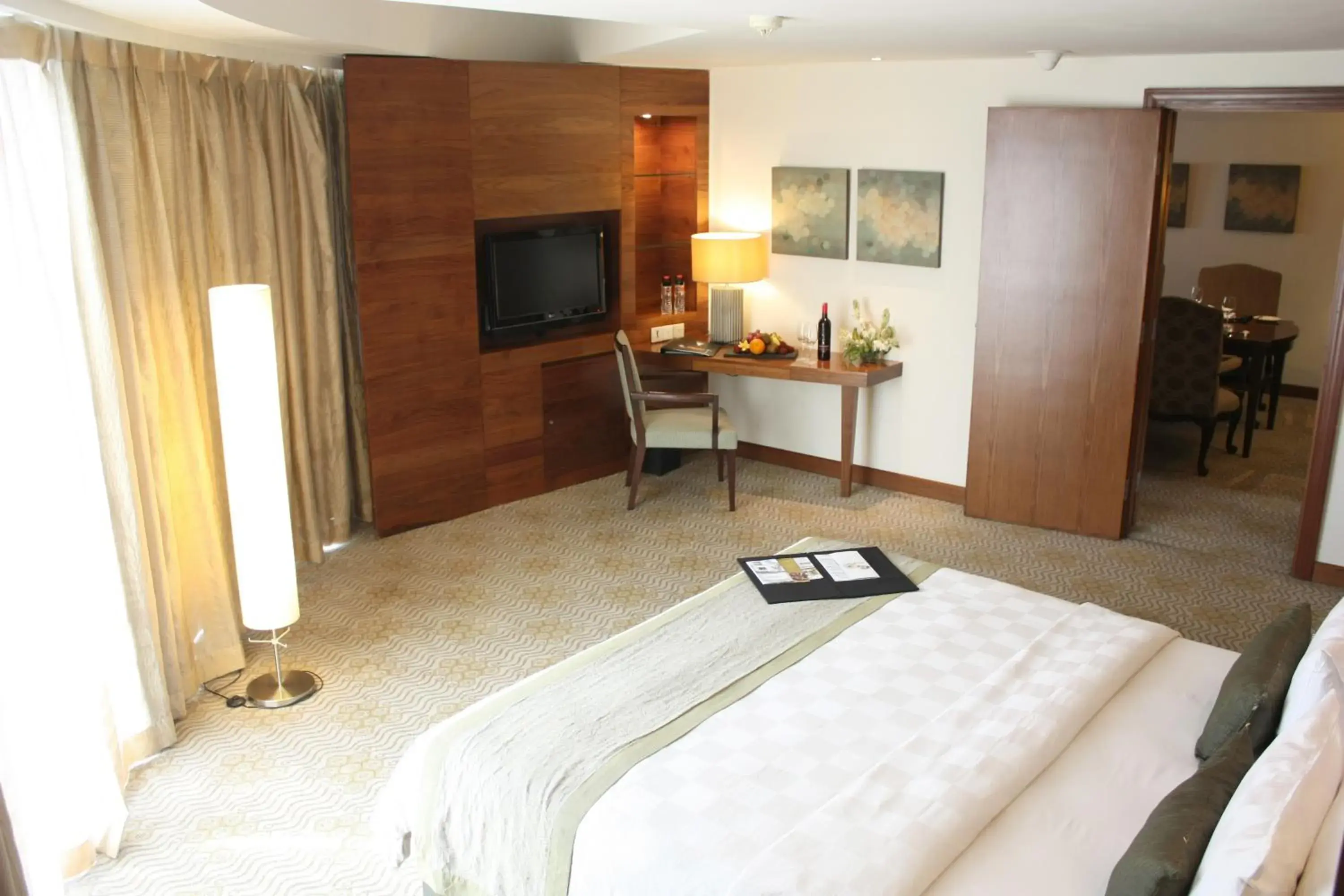 Bedroom, TV/Entertainment Center in Aryaduta Medan