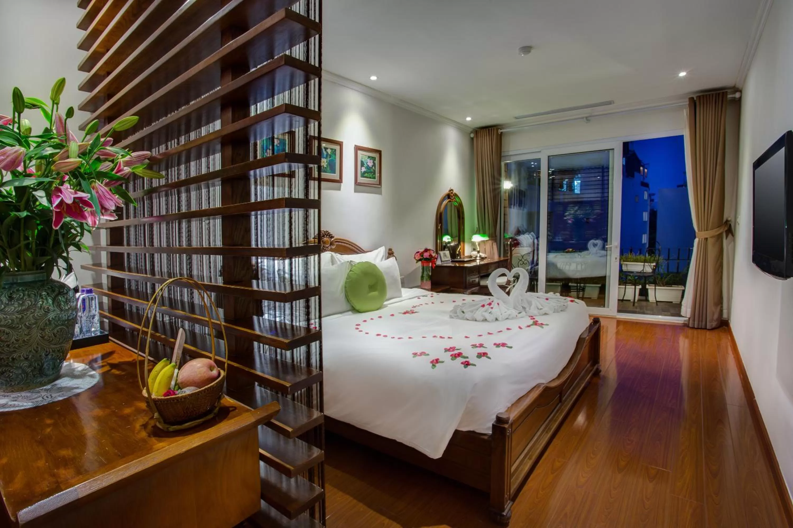 Bedroom, Bed in Mercury Central Hotel Hanoi