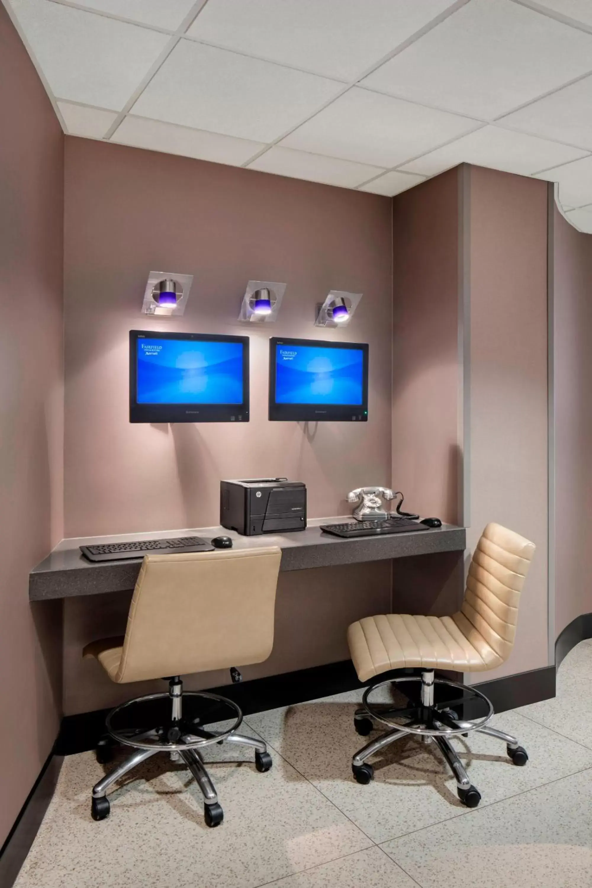 Business facilities in Fairfield Inn and Suites Chicago Downtown/ Magnificent Mile