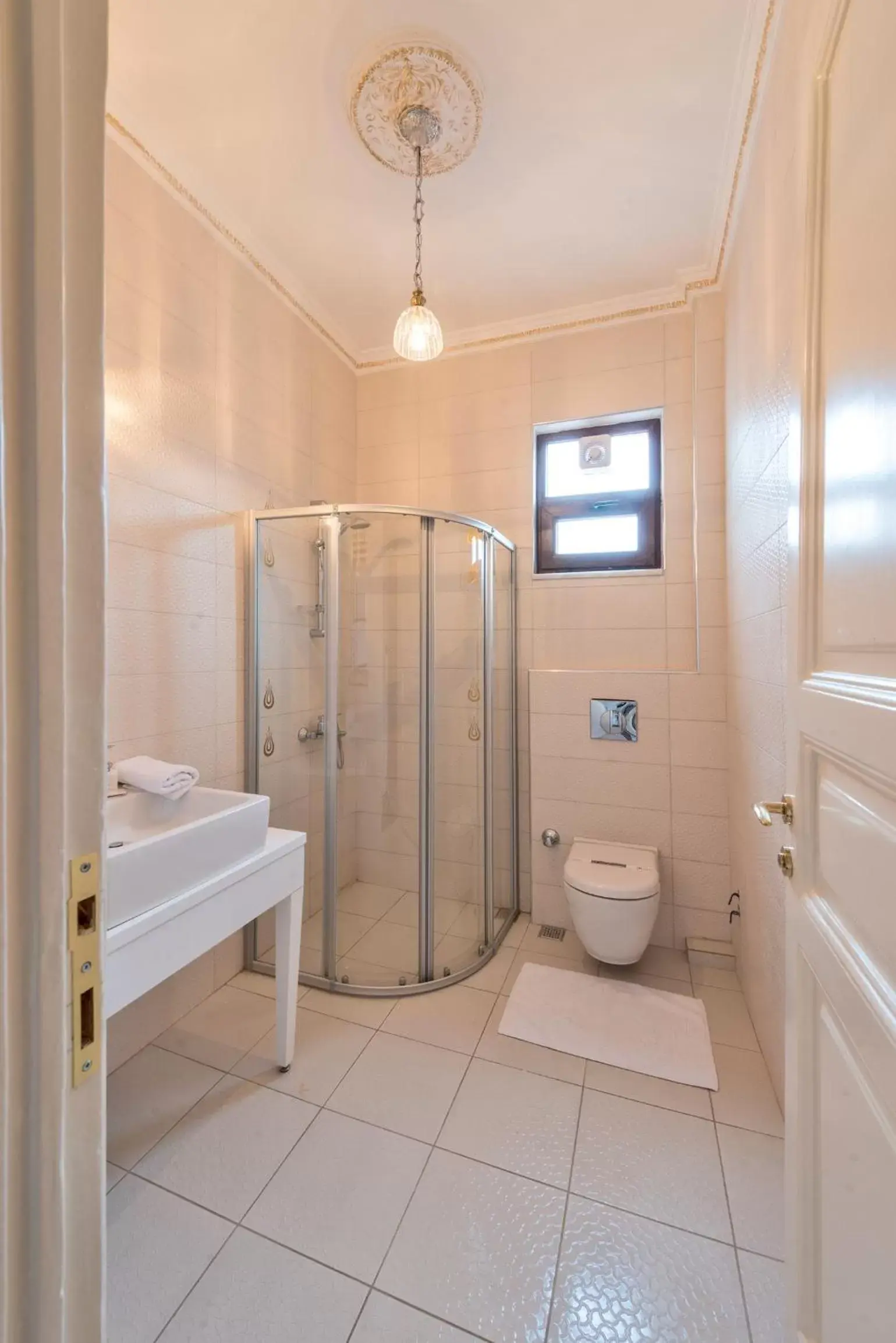 Shower, Bathroom in Enderun Hotel Istanbul