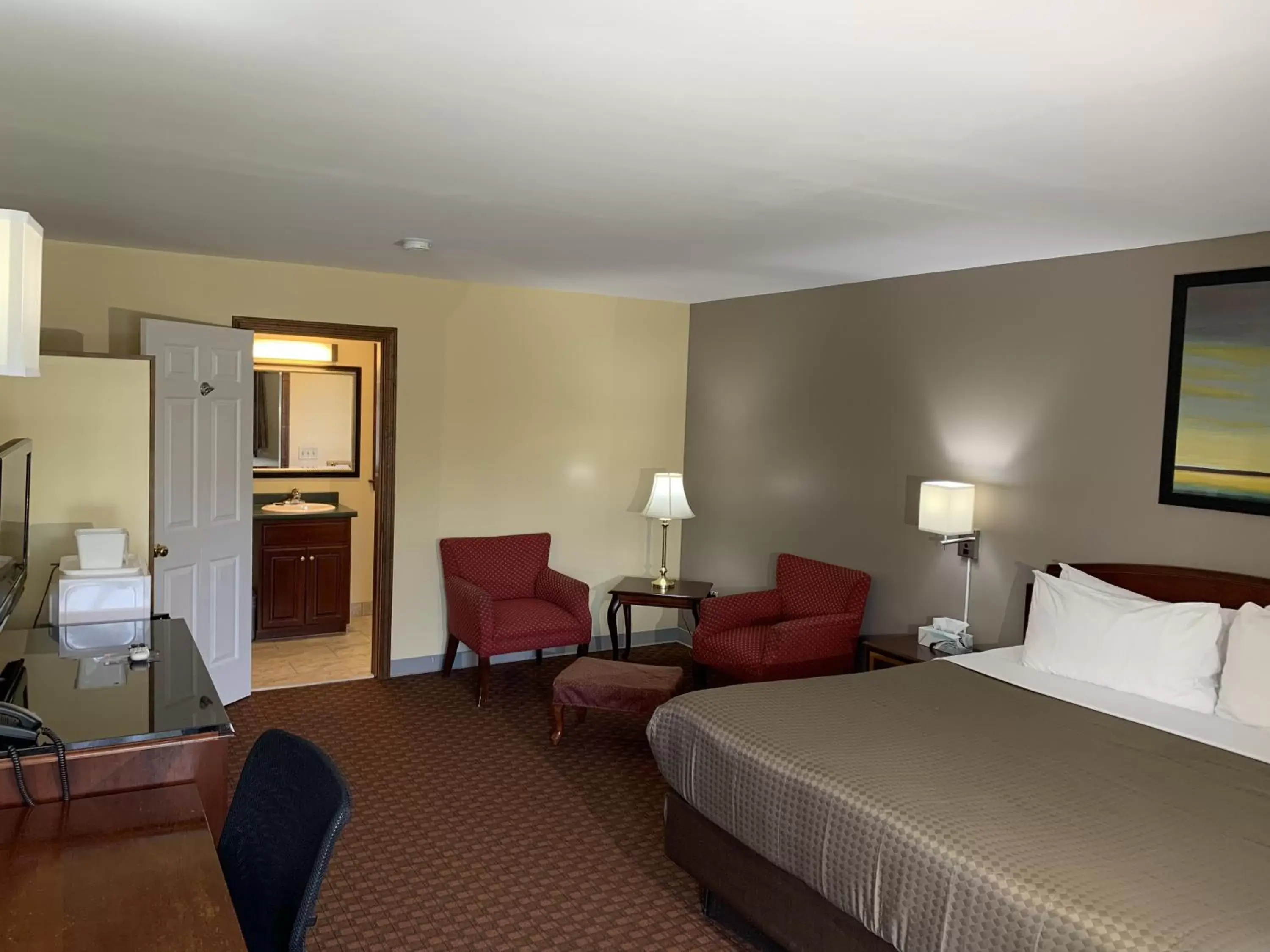 1 King Bed Non Smoking in Americas Best Value Inn Scarborough Portland 1 King Bed Non Smoking in Americas Best Value Inn Scarborough Portland