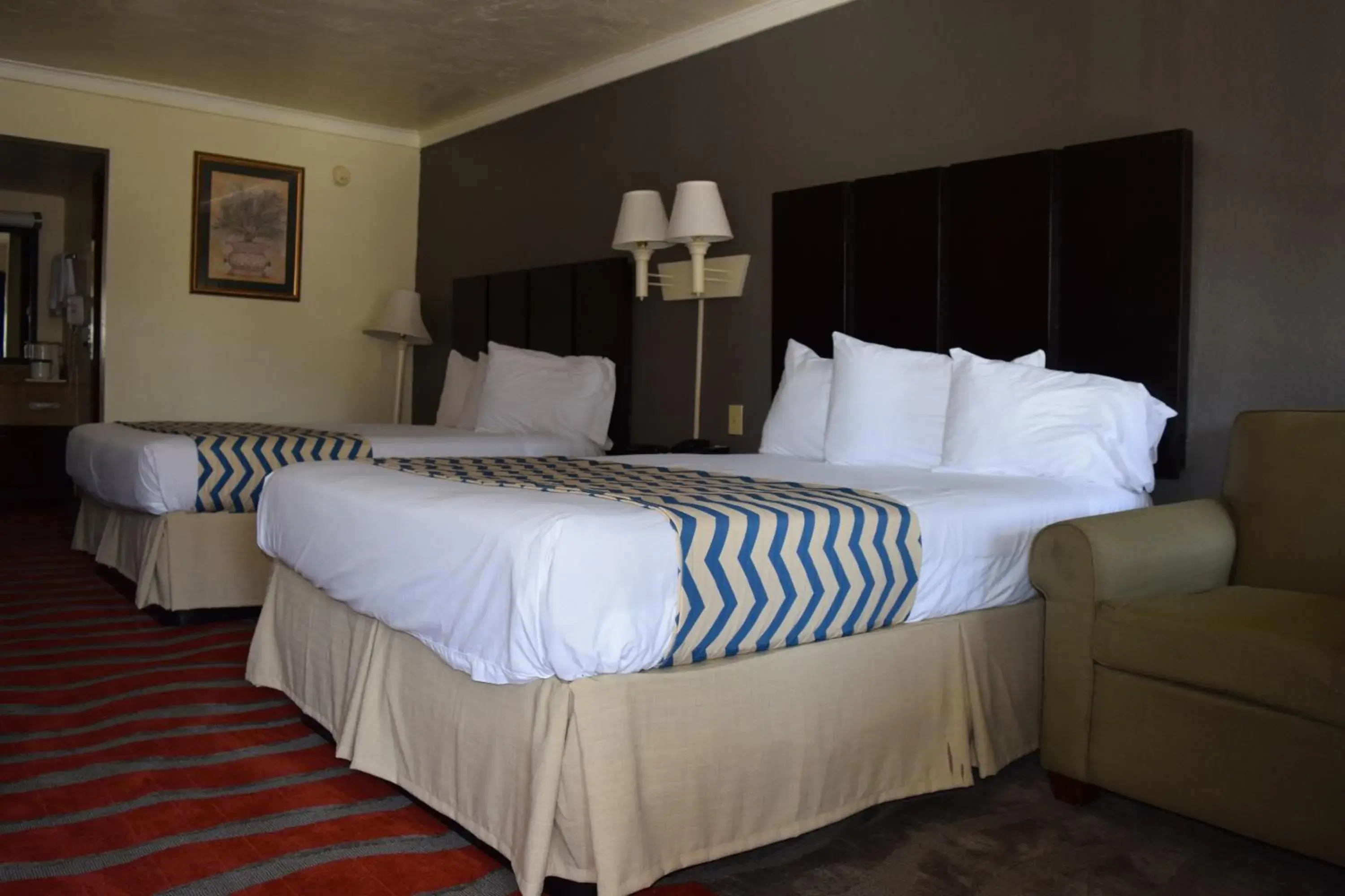 Bed in Travelodge Inn & Suites by Wyndham Norman
