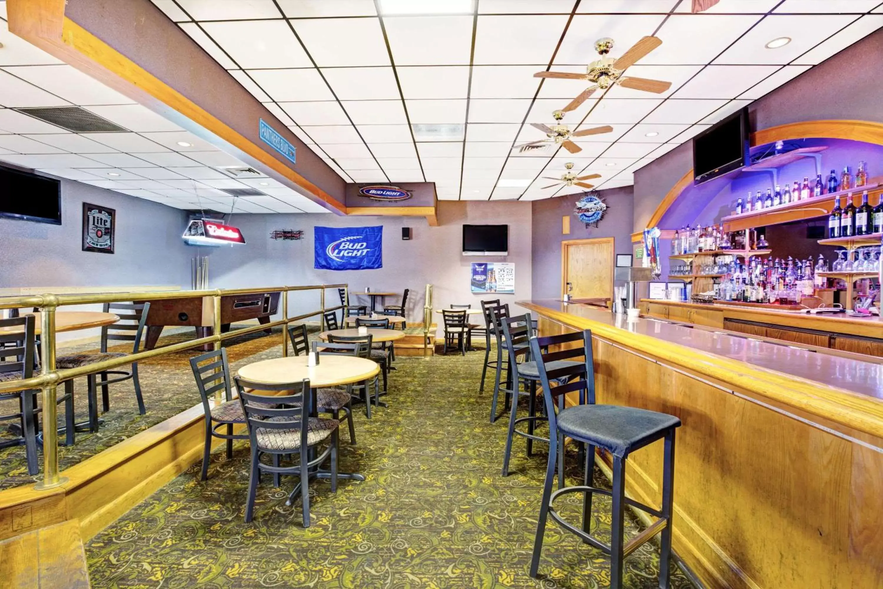 Lounge or bar, Lounge/Bar in Ramada by Wyndham Statesville