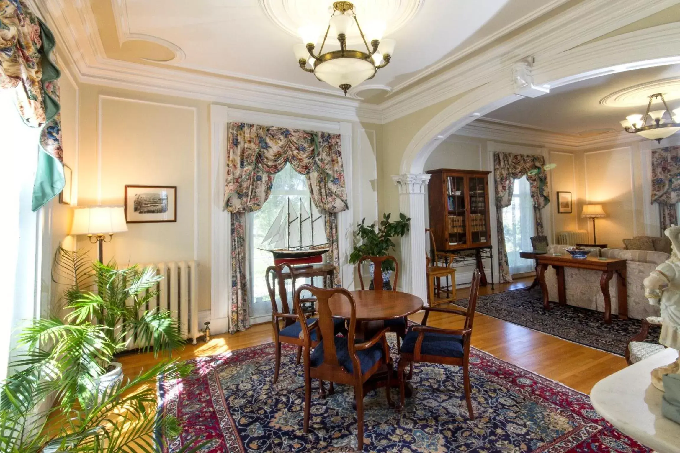 Living room, Lobby/Reception in Homeport Historic B&B