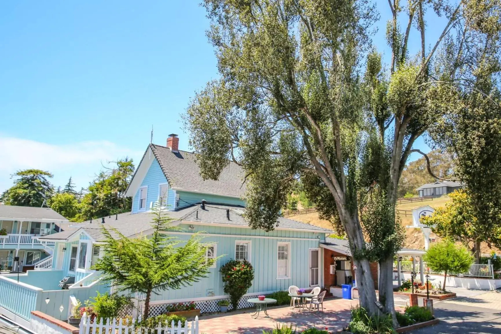 Property Building in Bluebird Inn