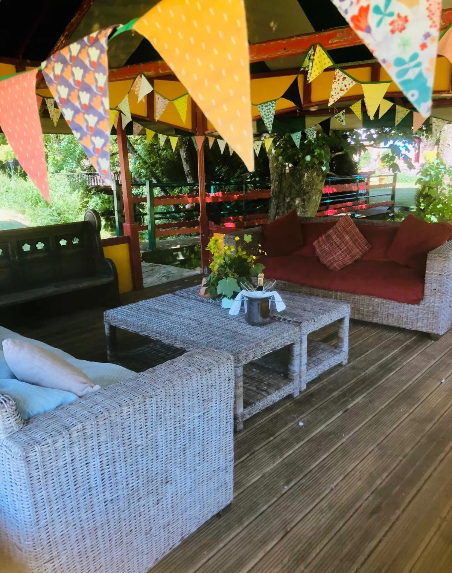 Restaurant/places to eat in Haselbury Mill