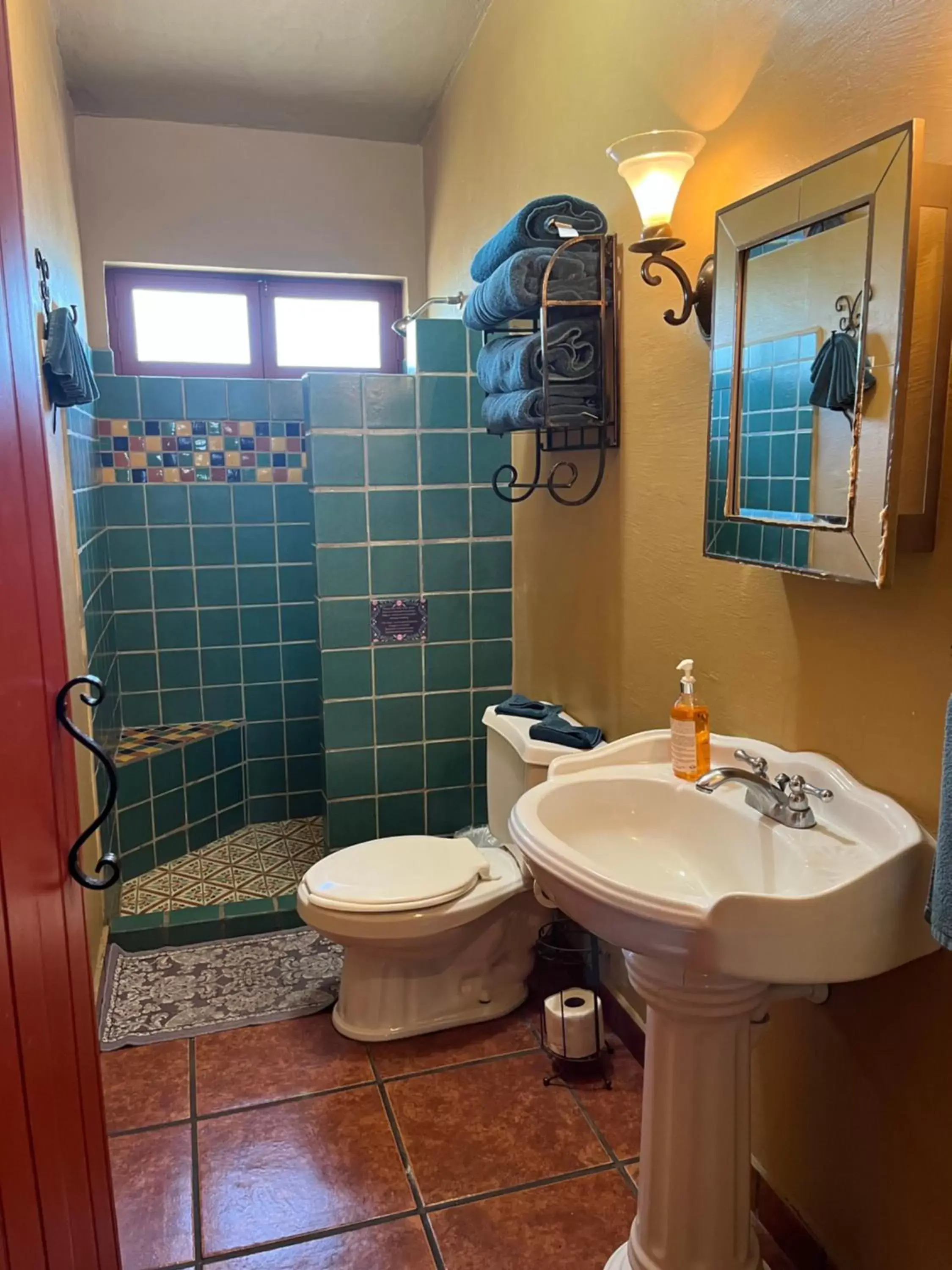 Shower, Bathroom in Casa de Leyendas