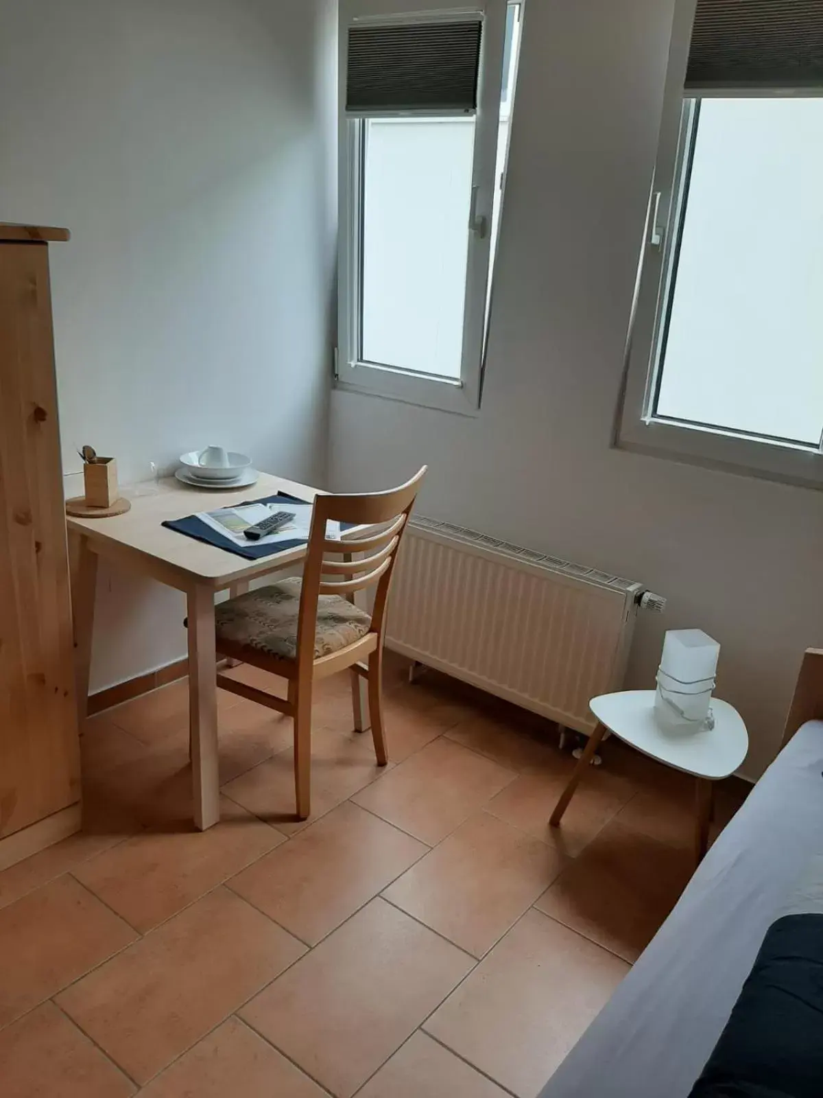 Standard Single Room with Shared Bathroom - single occupancy in Pension Schweizer Standard Single Room with Shared Bathroom - single occupancy in Pension Schweizer