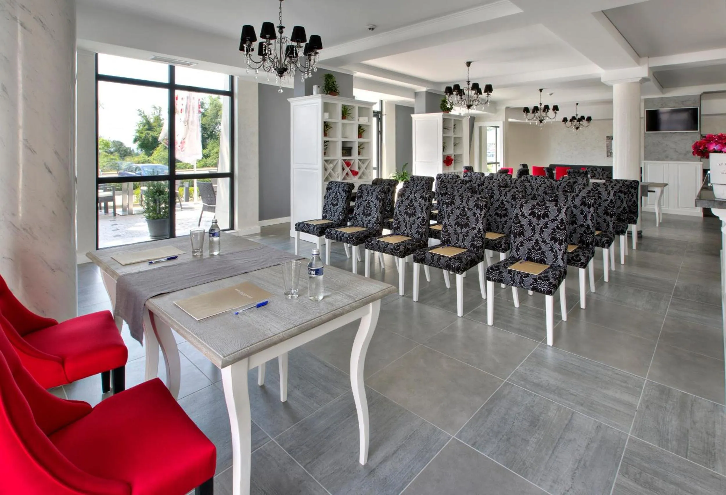 Restaurant/places to eat in White Rock Castle Suite Hotel & SPA