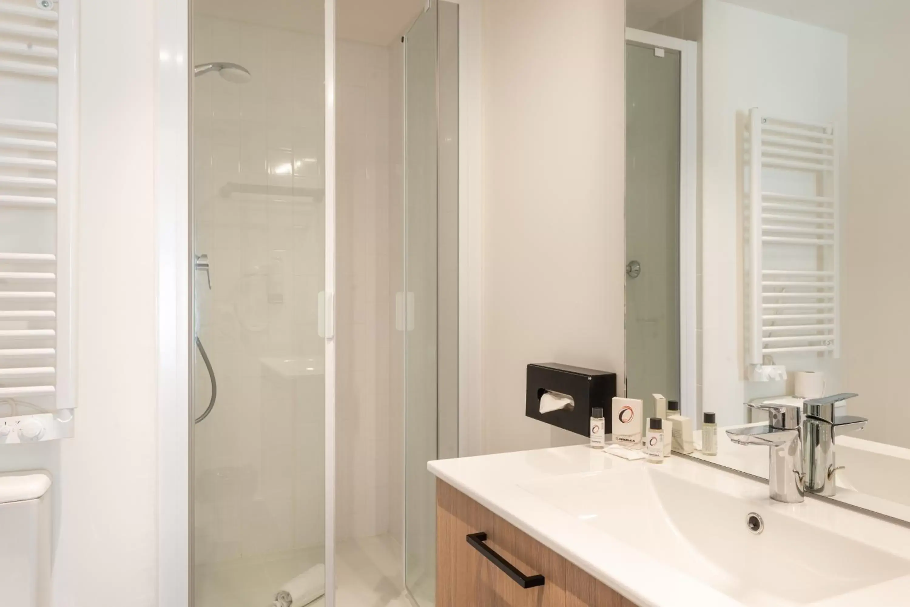 Shower, Bathroom in The Originals Résidence Le Monde Paris Ivry Confluence