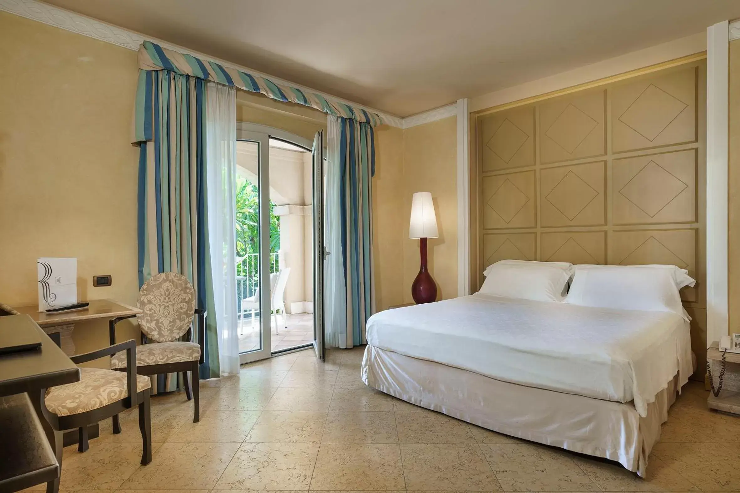 Bed in Romano Palace Luxury Hotel