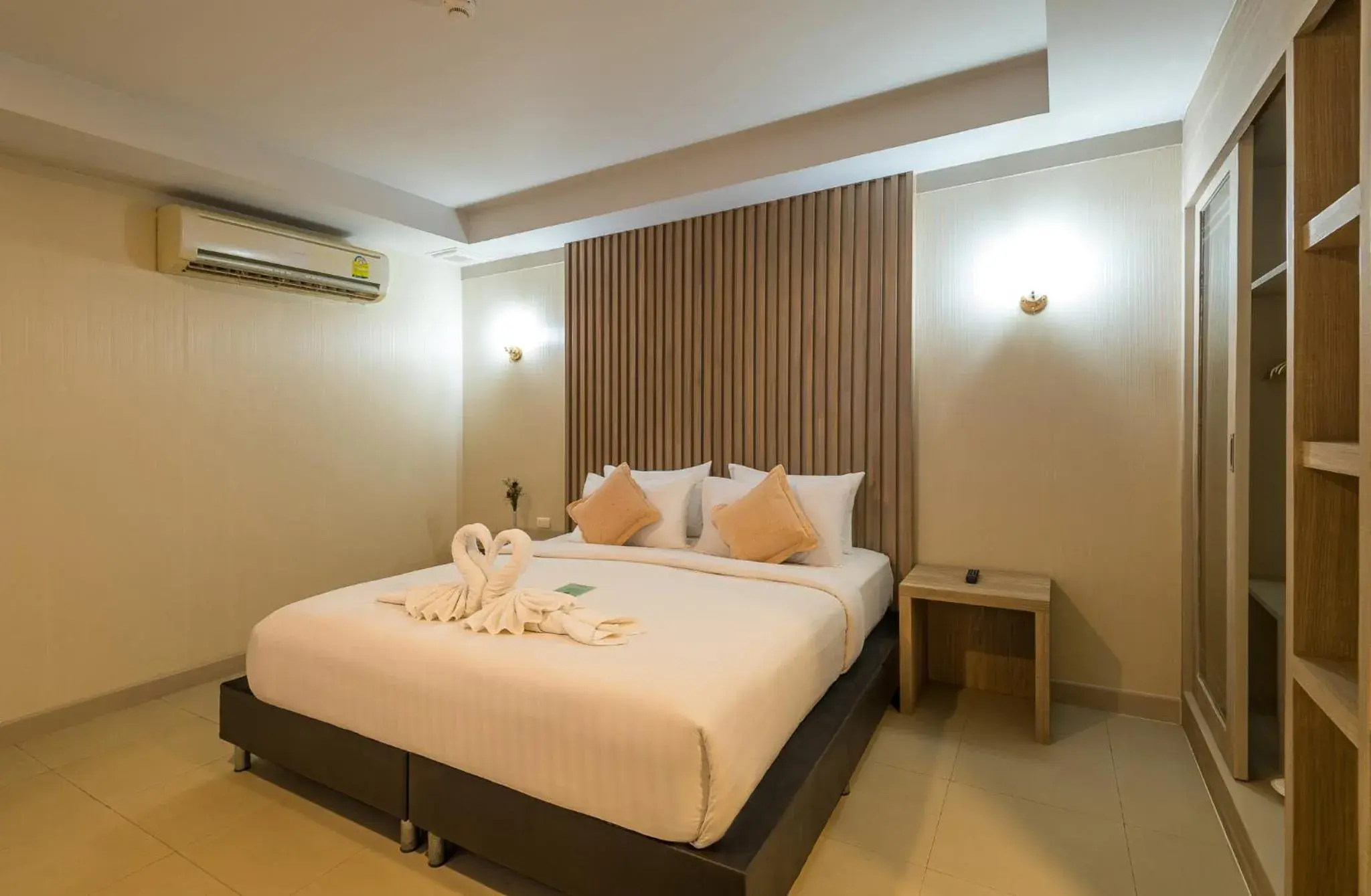 Bed in Lanta Sand Resort & Spa