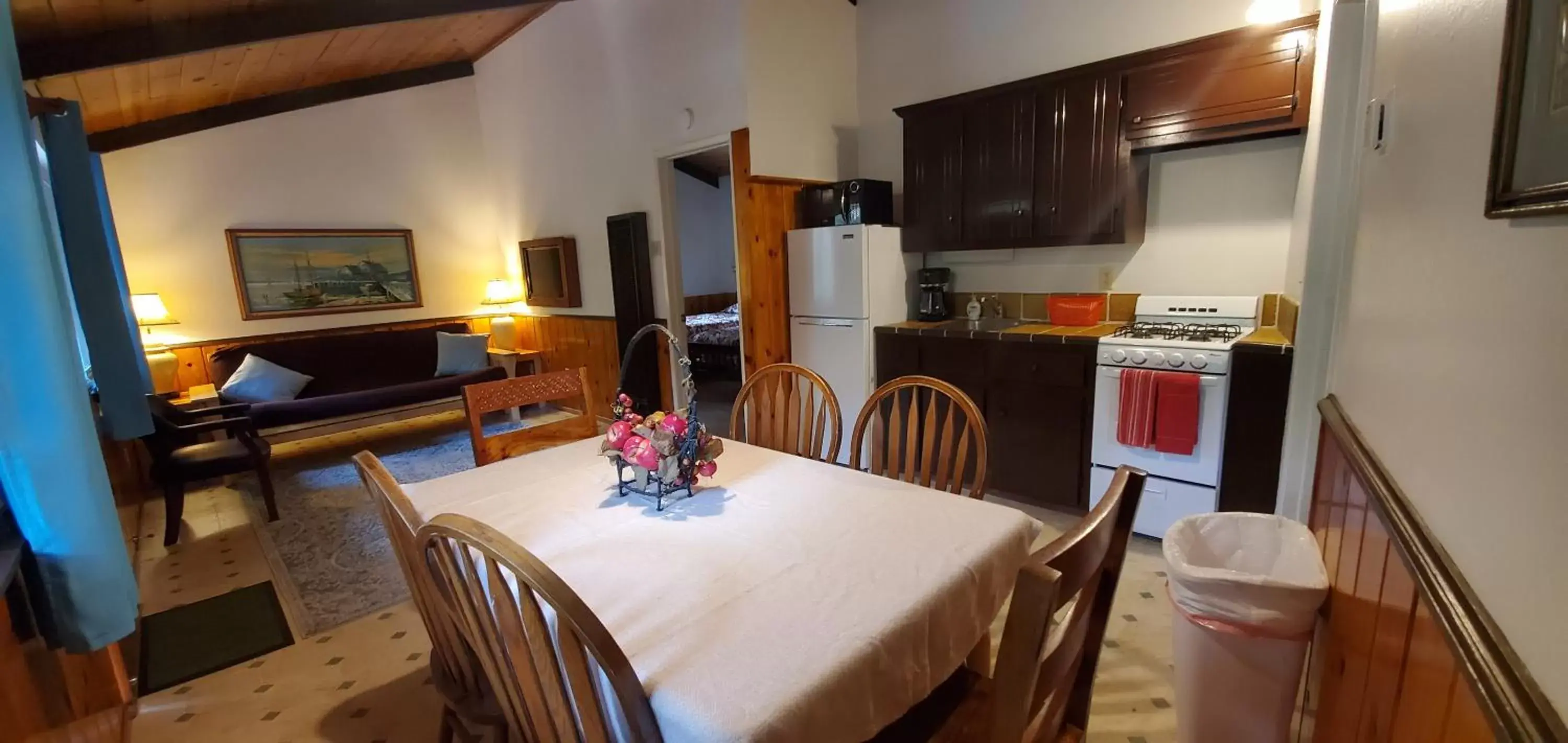 Dining Area in Fern River Resort