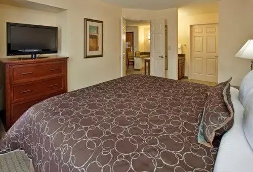 Bed in Staybridge Suites - Kansas City-Independence, an IHG Hotel