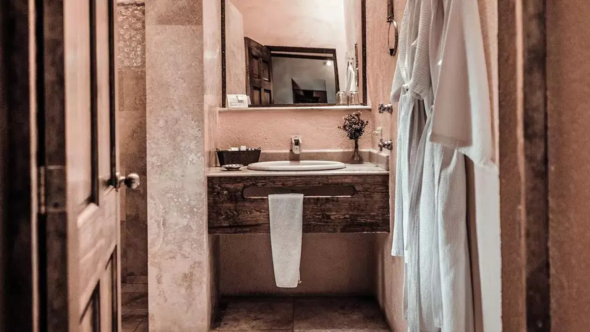 Shower, Bathroom in Hacienda Sepulveda Hotel & Spa