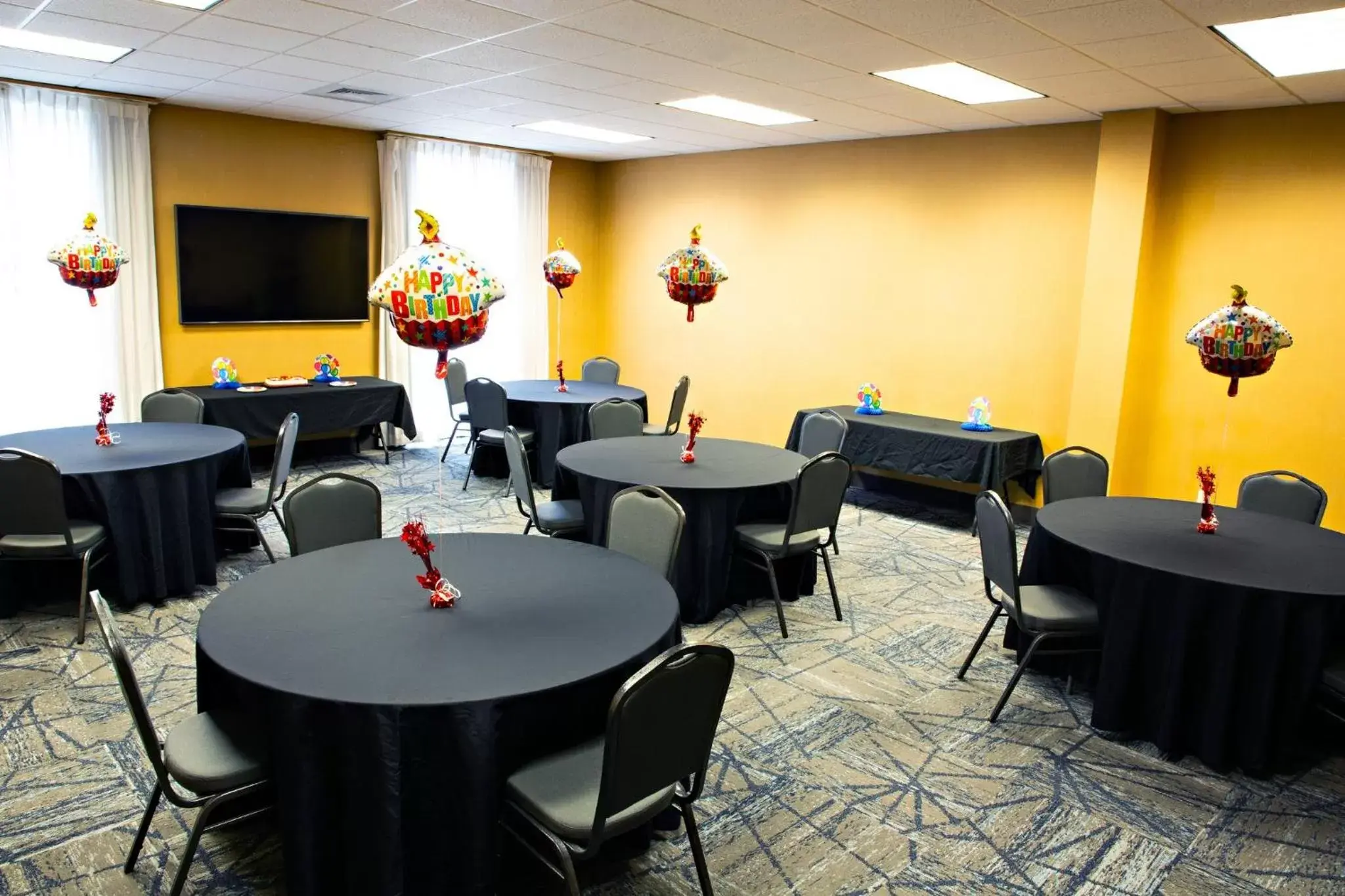 Meeting/conference room, Restaurant/Places to Eat in Holiday Inn Express Harrisburg West, an IHG Hotel