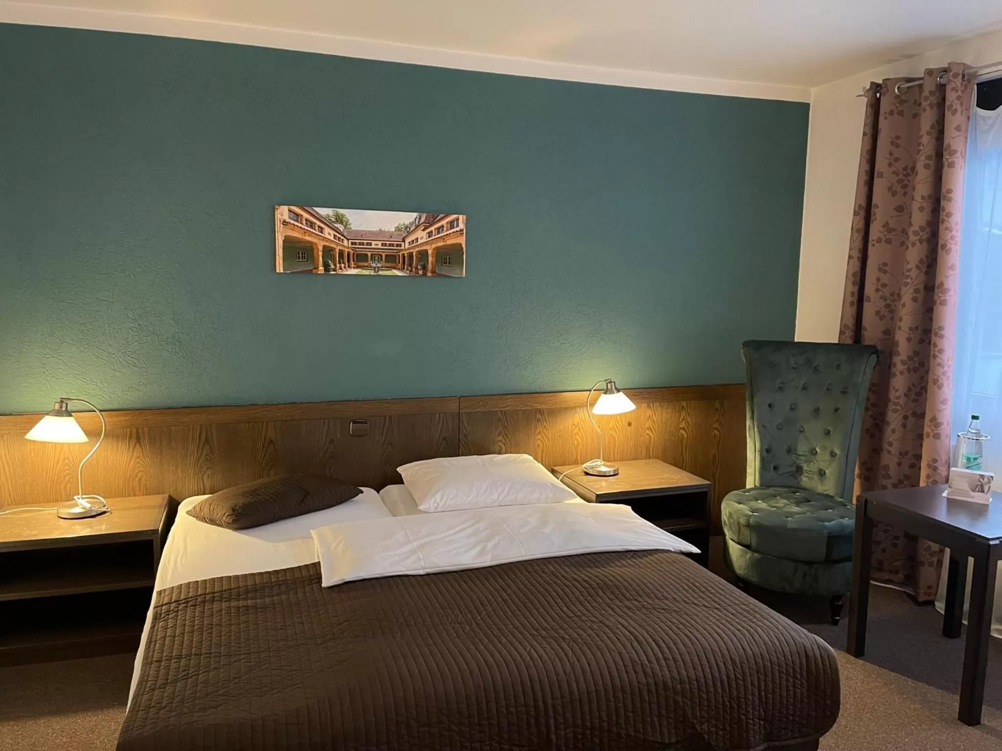 Bed in Hotel Brunnenhof