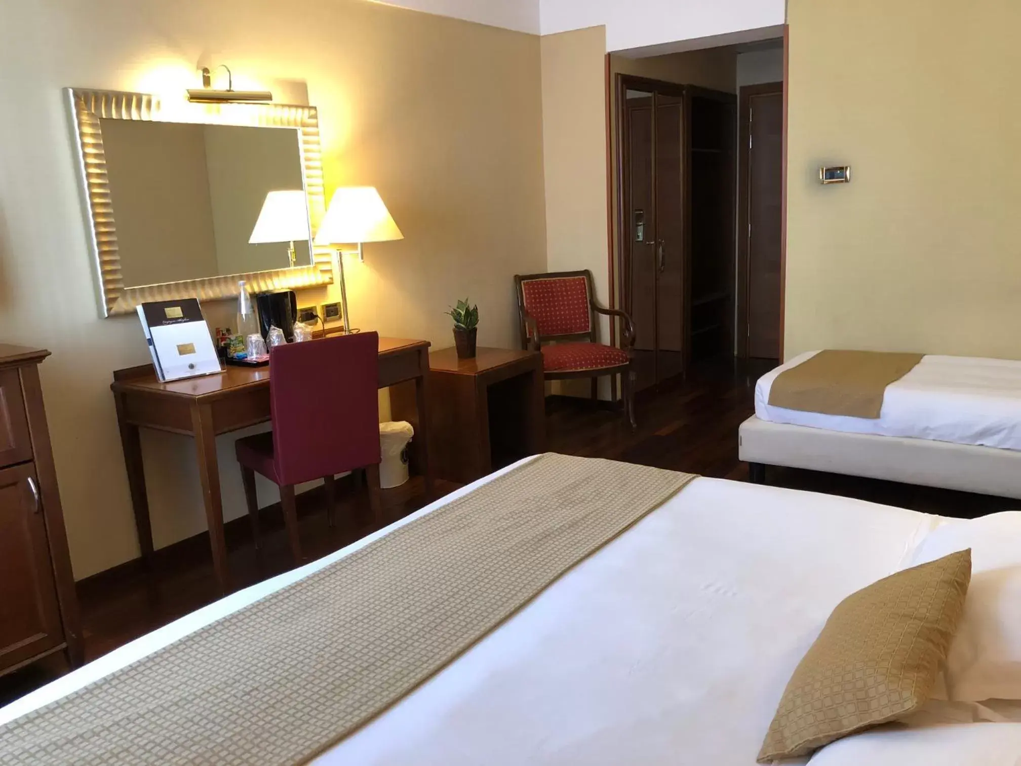 Photo of the whole room, Bed in iH Hotels Roma Cicerone